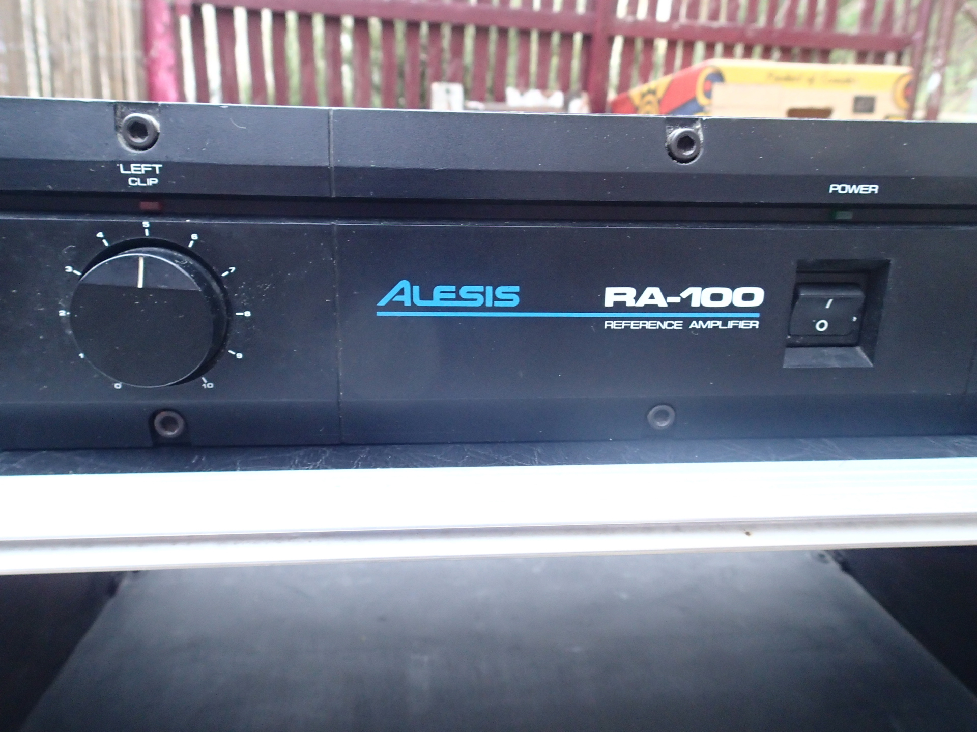 Ampli Stéréo de Monitoring ALESIS RA-100