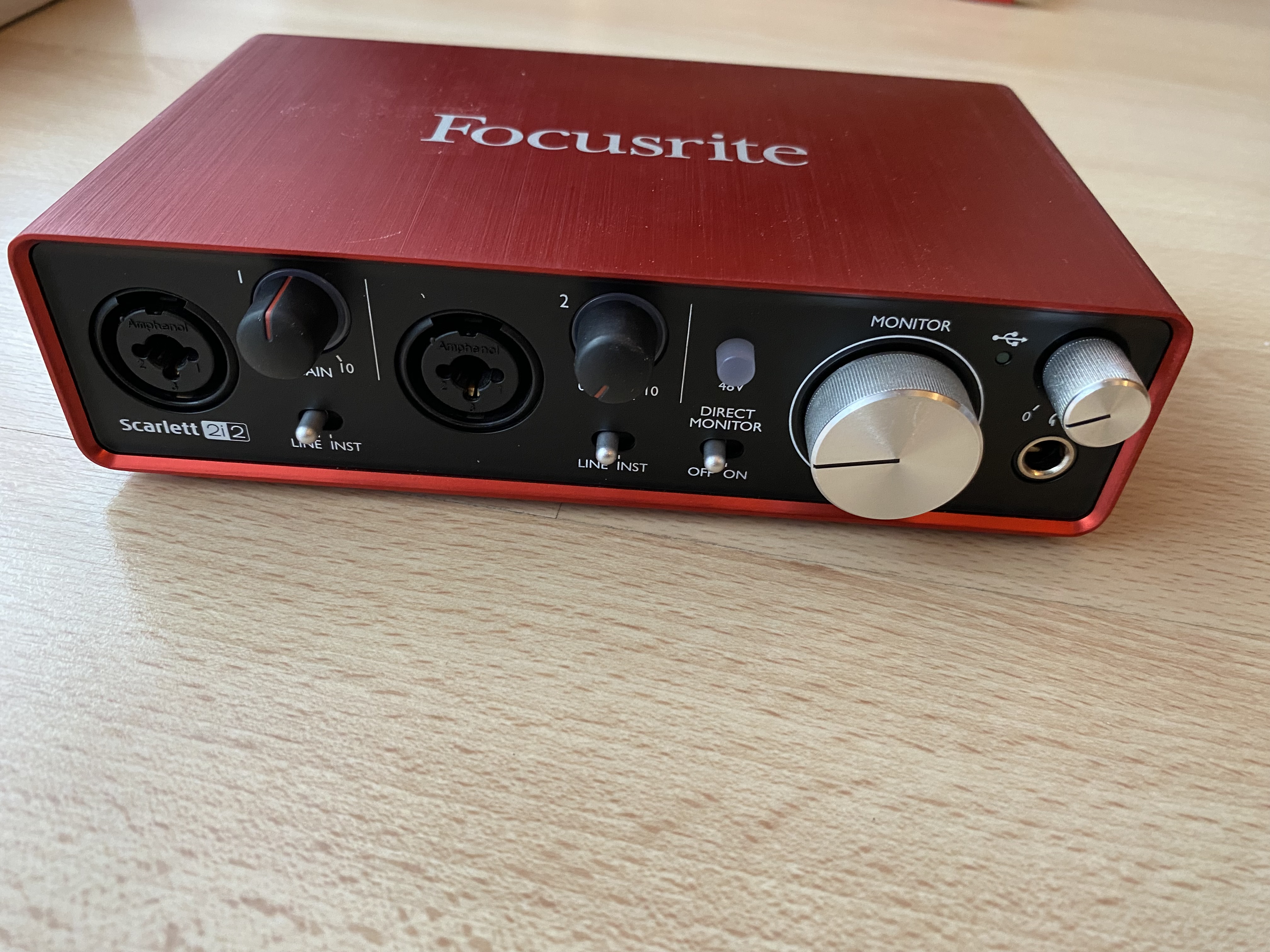 Vends Focusrite Scarlett 2i2 (2ème génération)