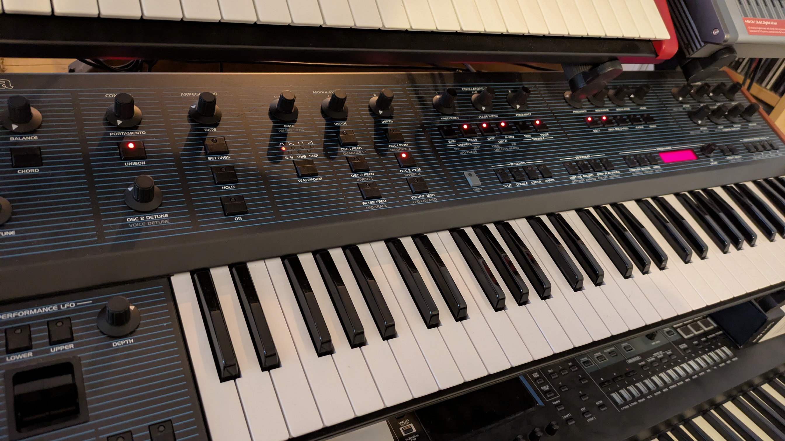 Vends Synthétiseur analogique BEHRINGER UB-XA 