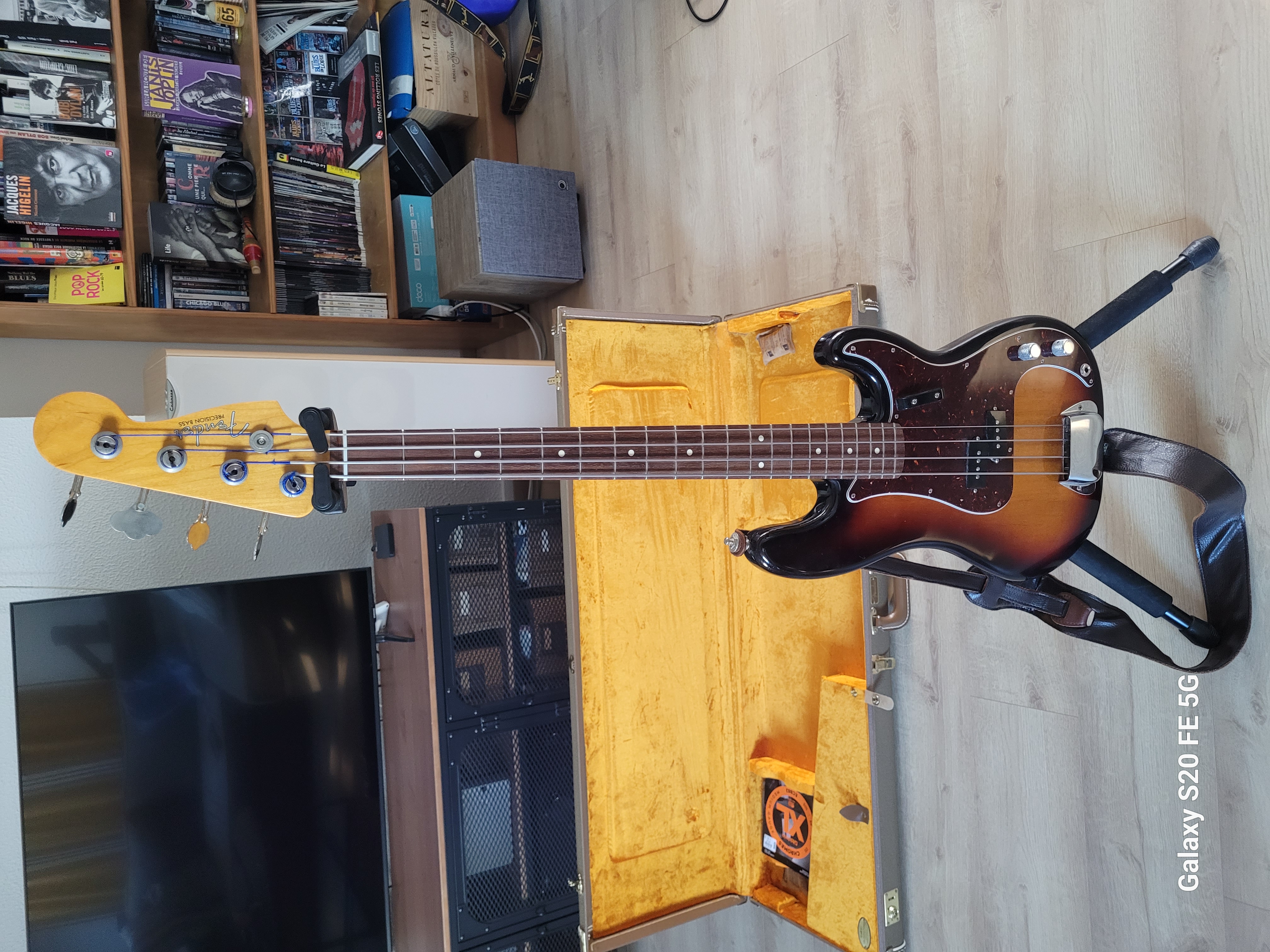 FENDER AMERICAN VINTAGE 62 PRECISION BASS