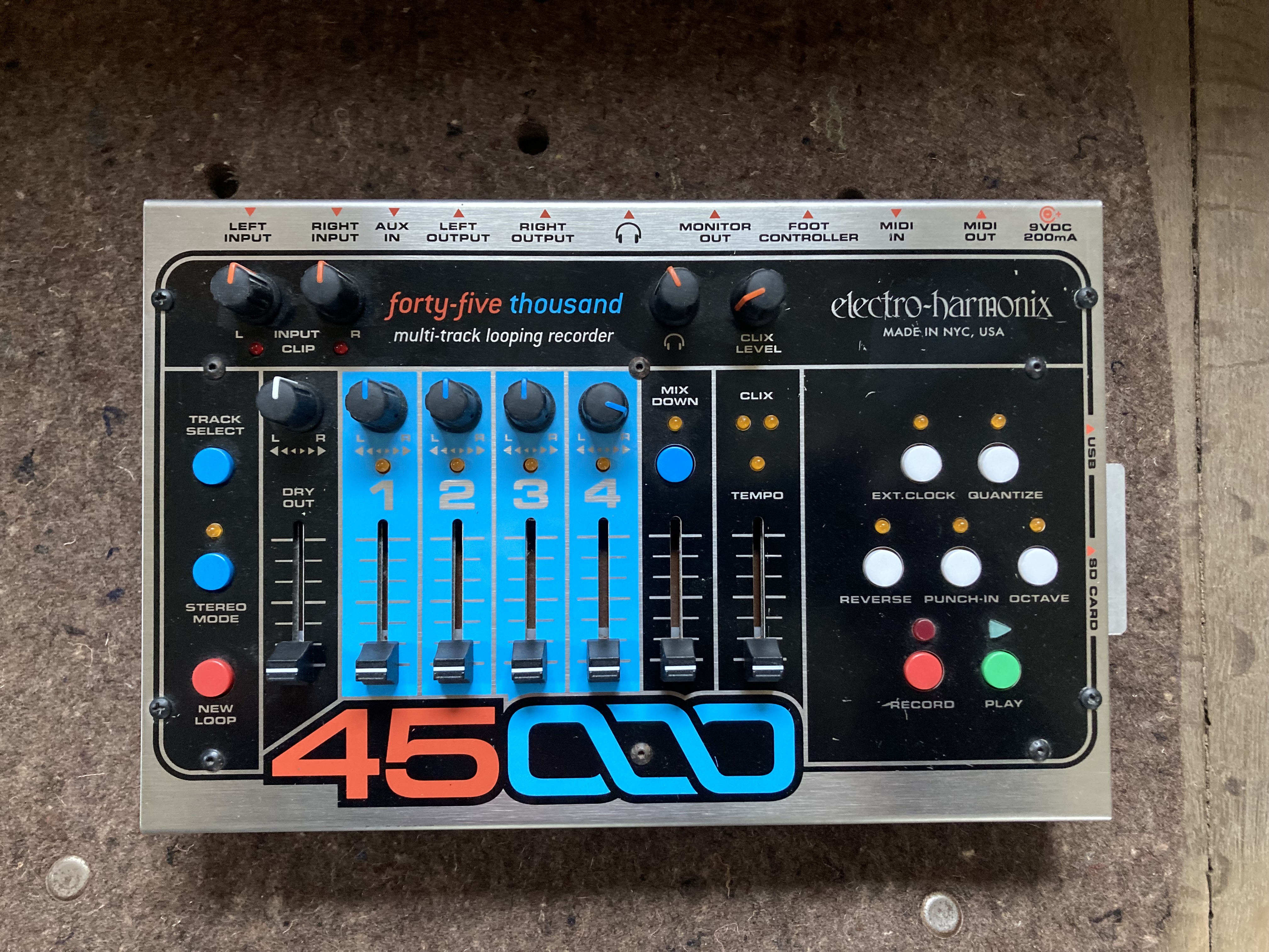 Electro-Harmonix 45000 Multi-Track Looping Recorder