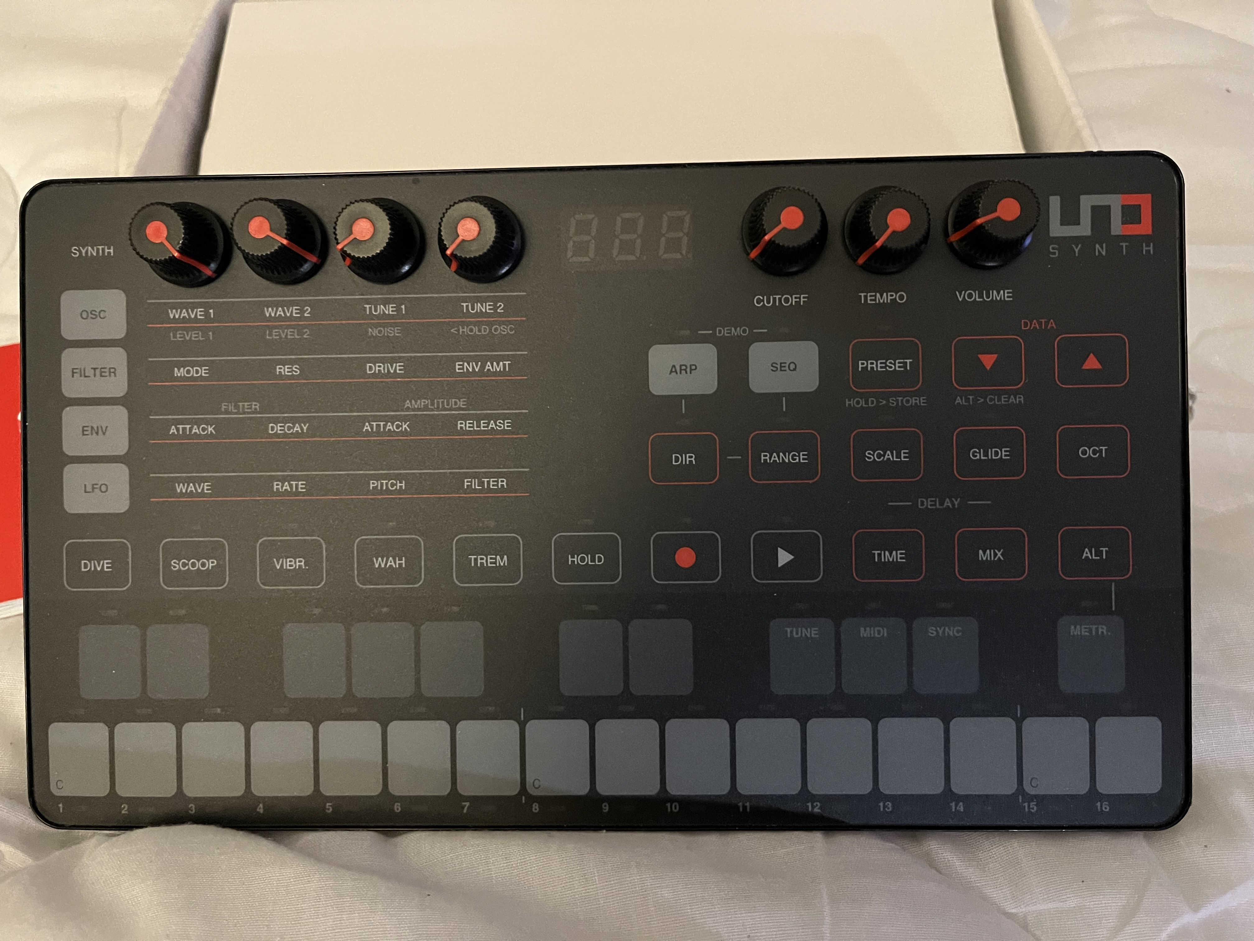 Vends Uno synth ik