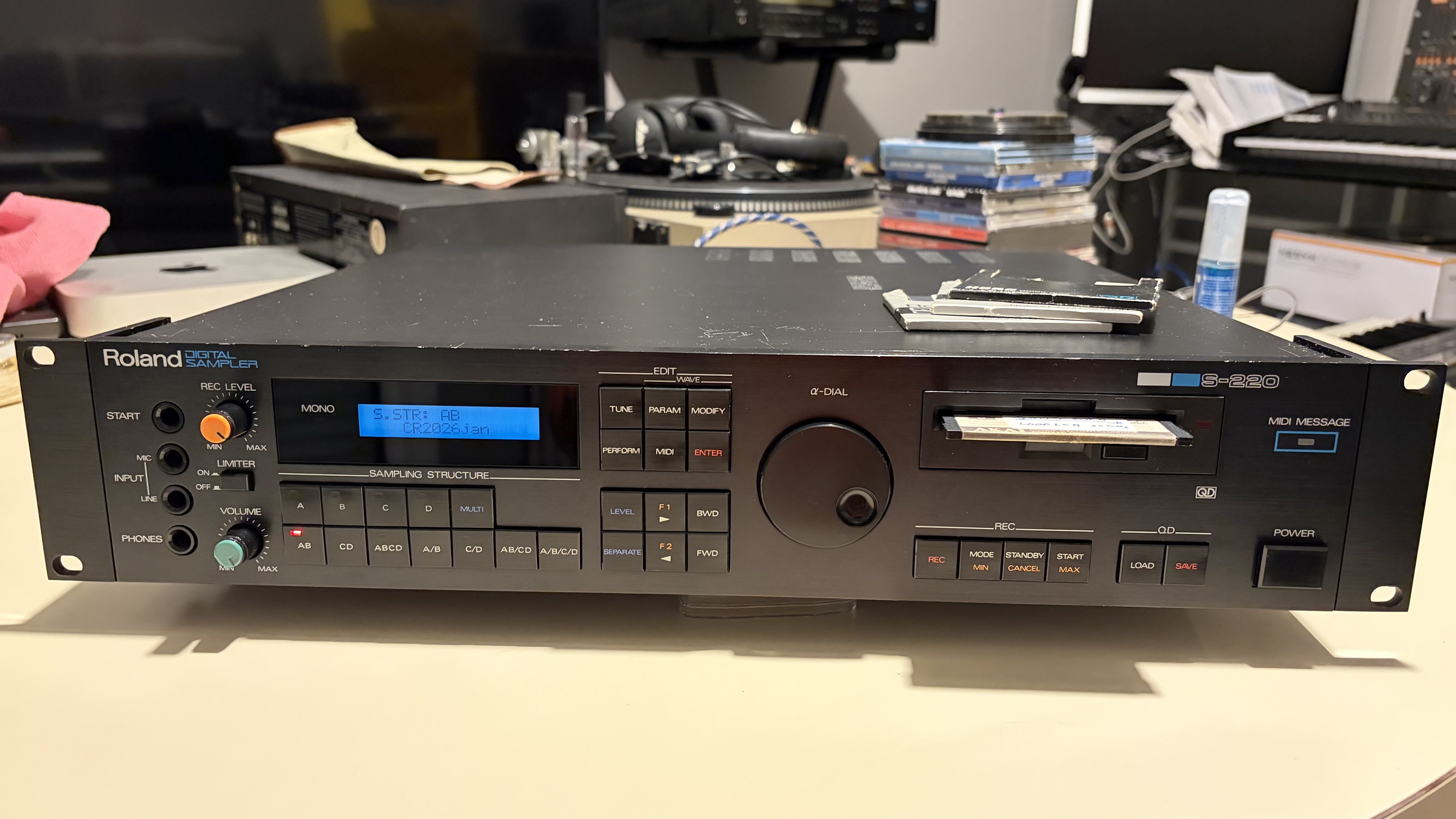 Vends Sampleur Roland S-220 1987 12bits multitimbral bon état région 35-22-50-14