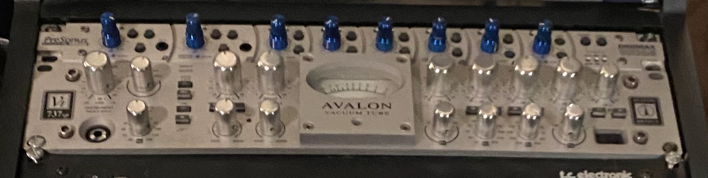 STUDIO VEND PREAMPLI AVALON VT 737 SP