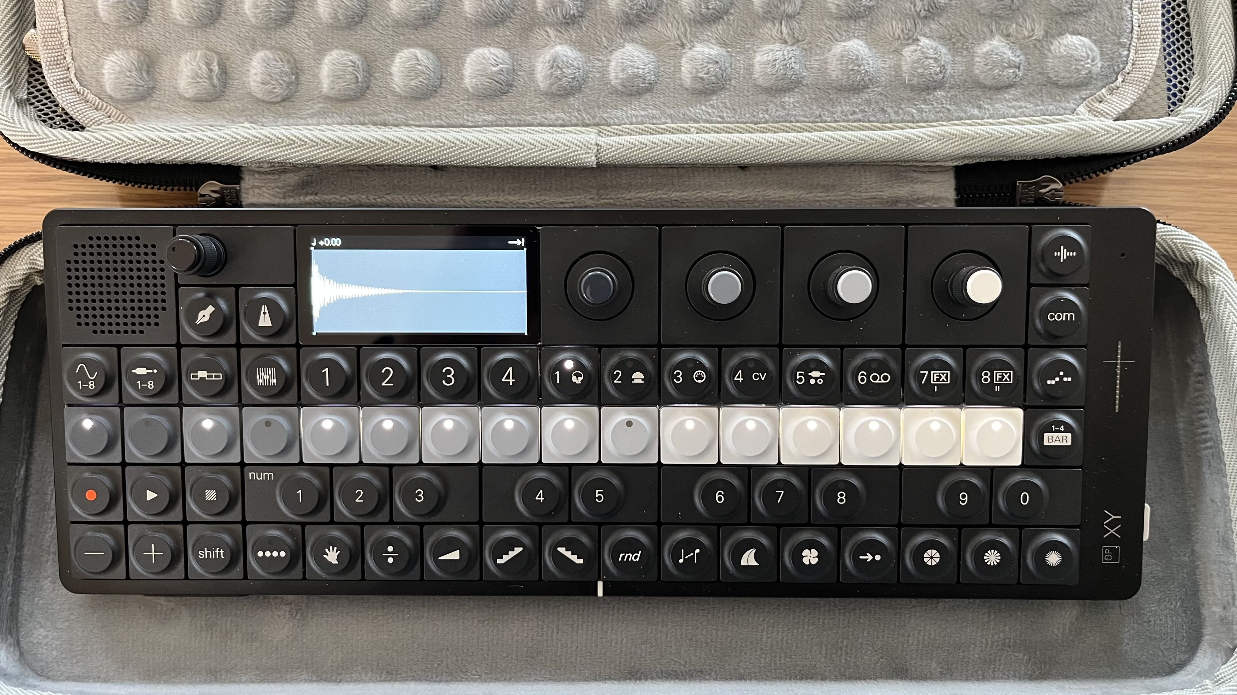 Vends OP-XY état neuf. 