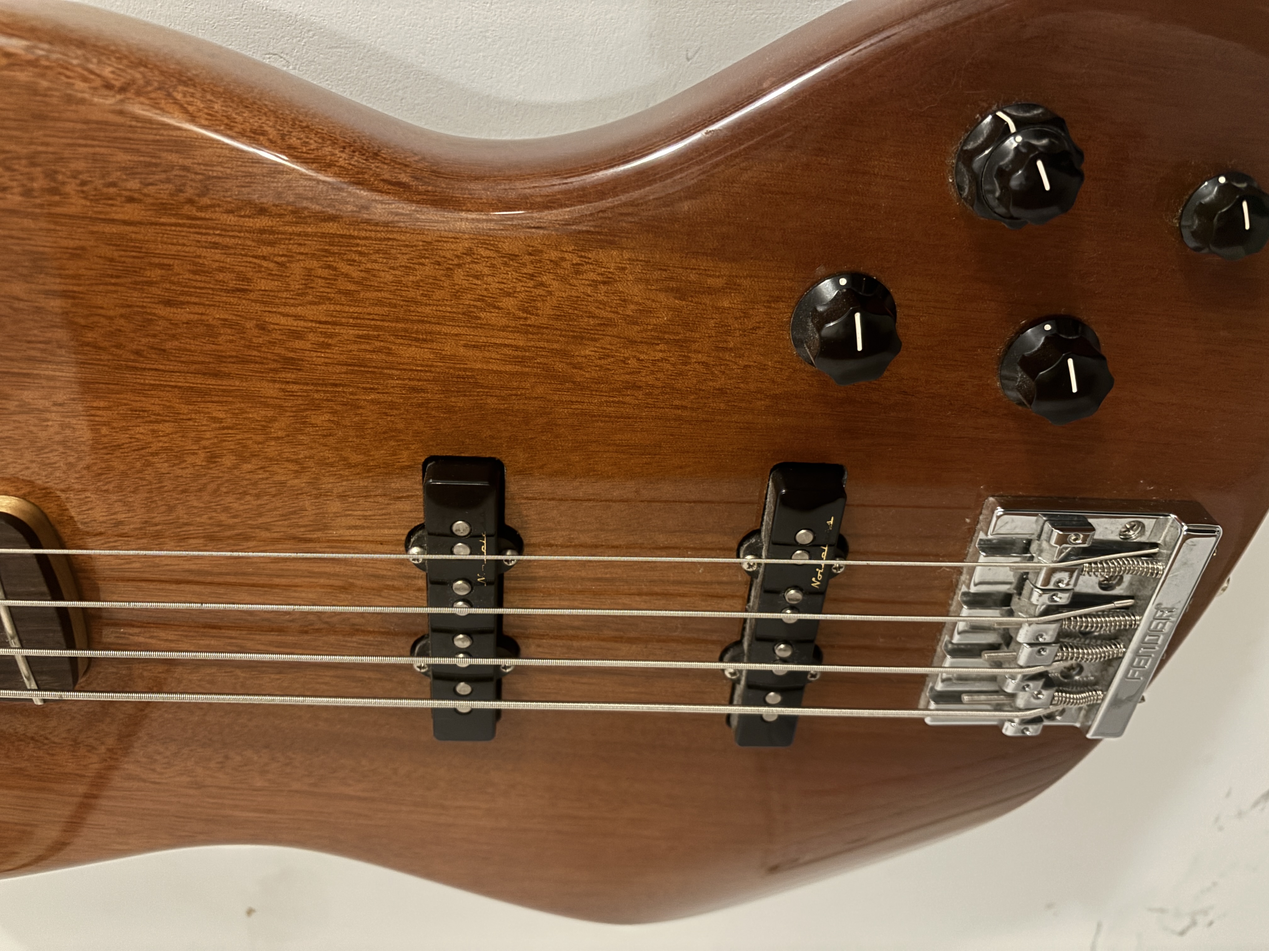 FENDER JAZZ BASS OKOUME DELUXE SERIES
