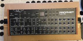Vends Prophet REV2 (Version module/desktop)