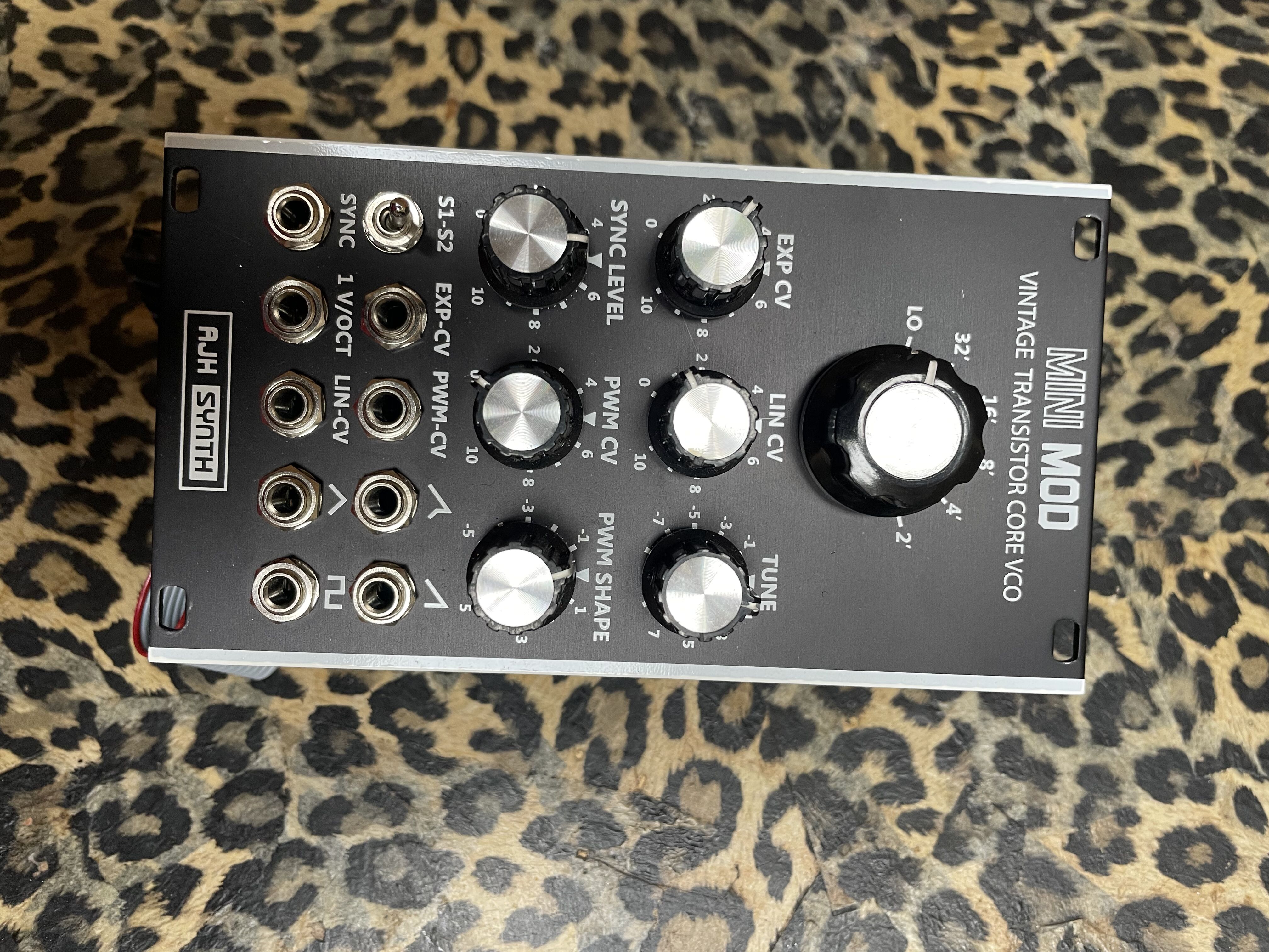 AJH Synth MiniMod vintage transistor VCO black,