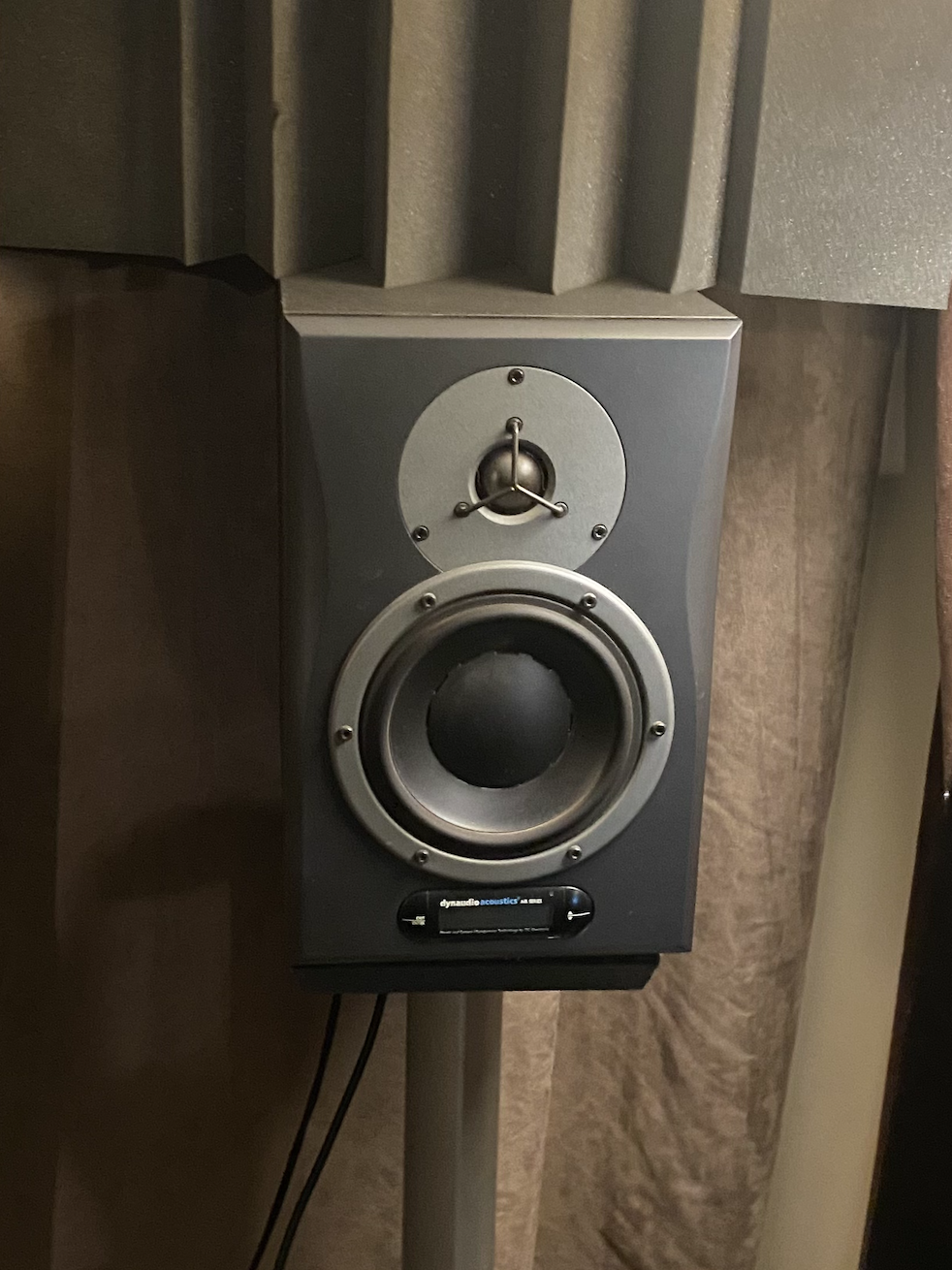 STUDIO VEND SYSTEME 5.1 DYNAUDIO COMPLET (SUB DYNAUDIO) + 5 PIEDS