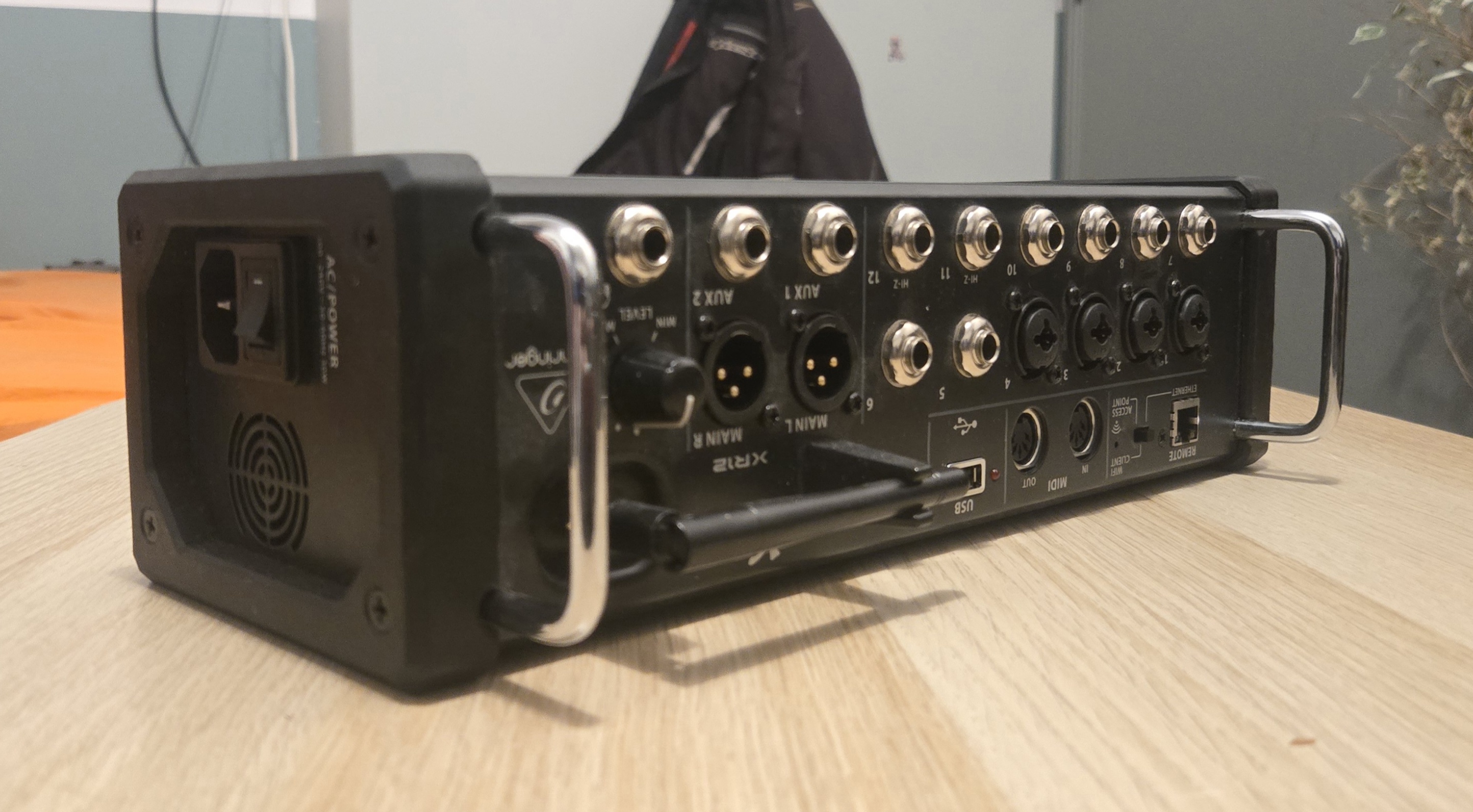 Vends Behringer X AIR XR12