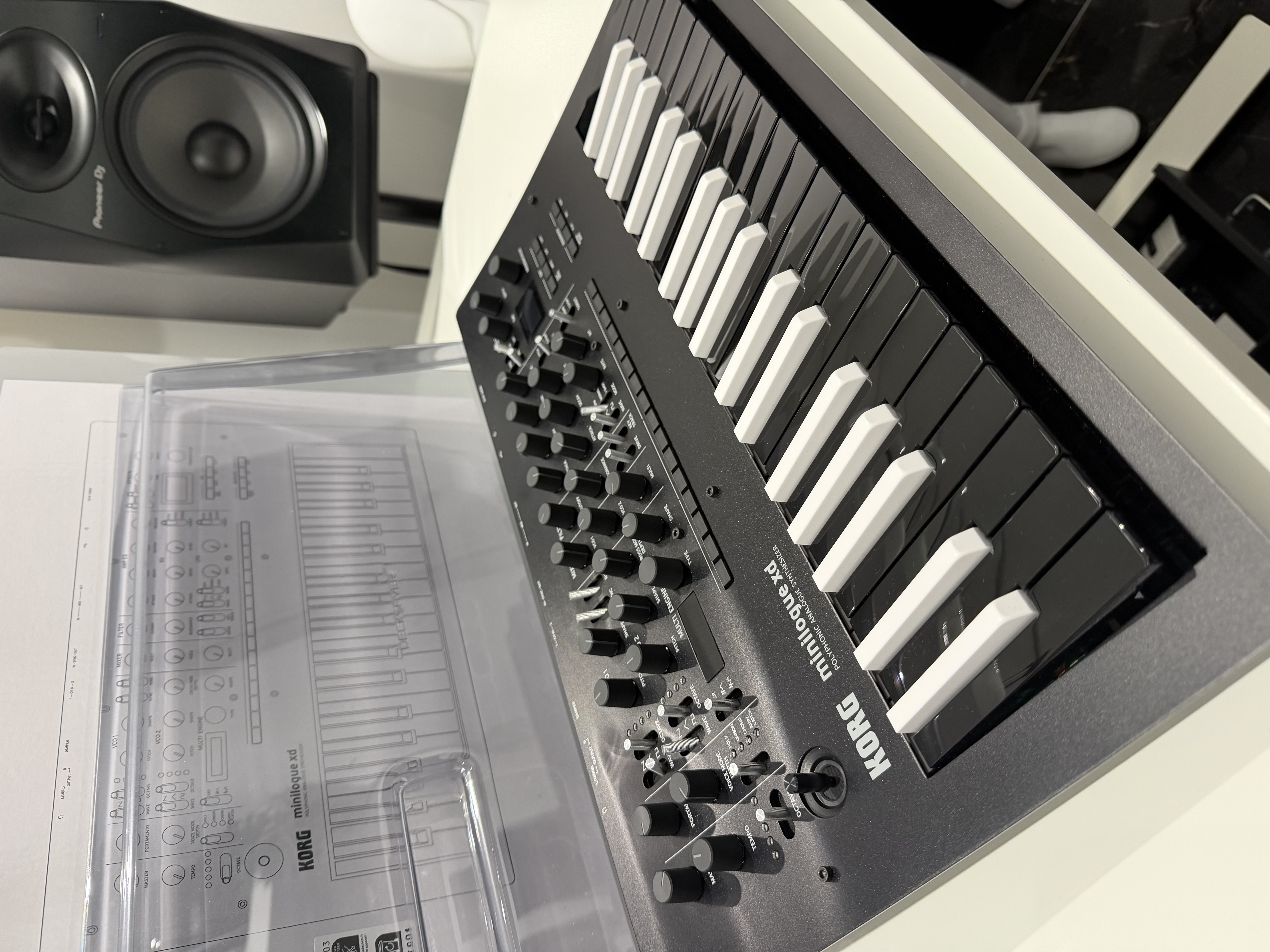 Korg Minilogue XD édition spéciale Inversé + cover (61018)