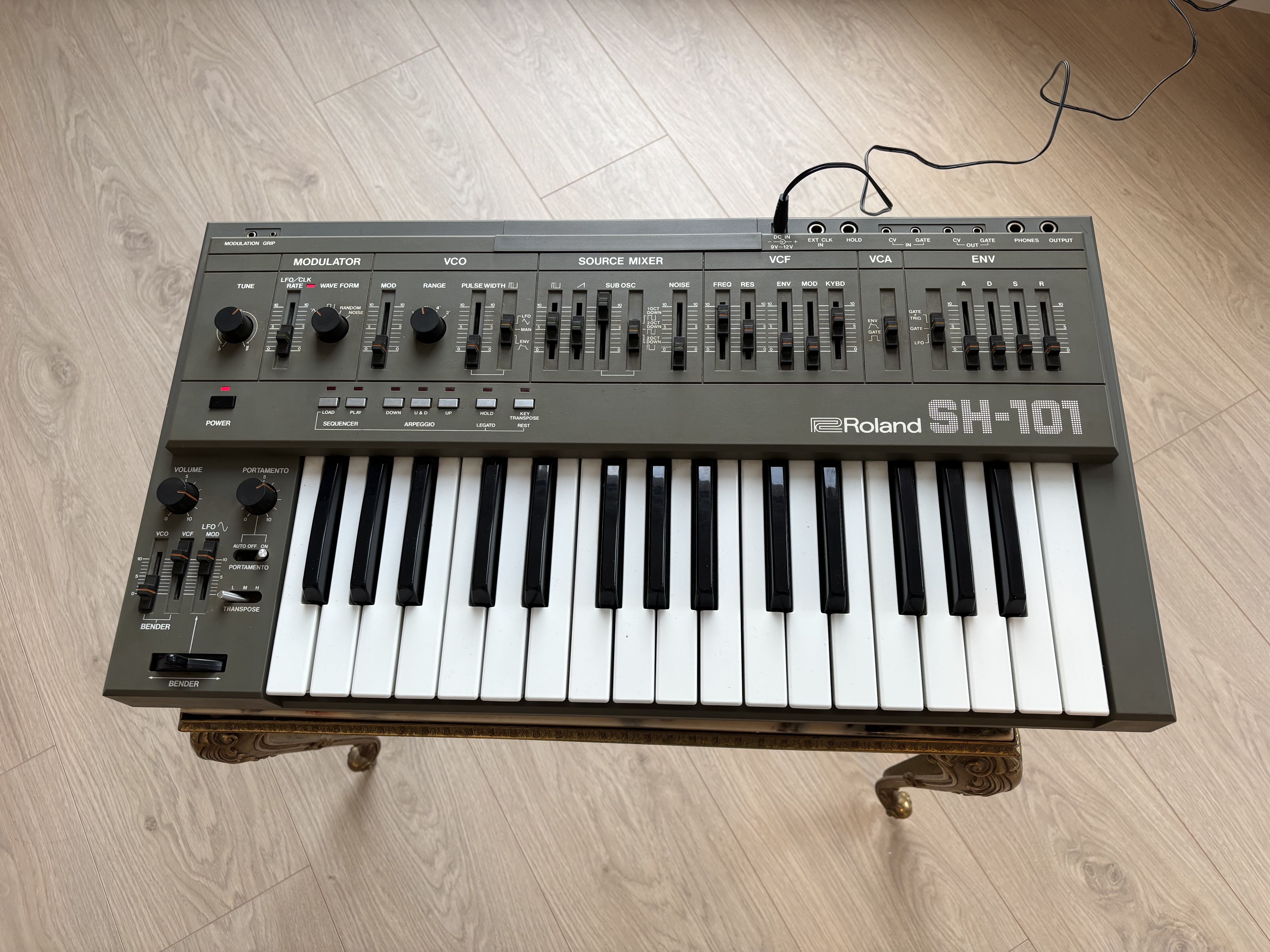 Vends Roland SH-101