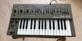 Vends Roland SH-101