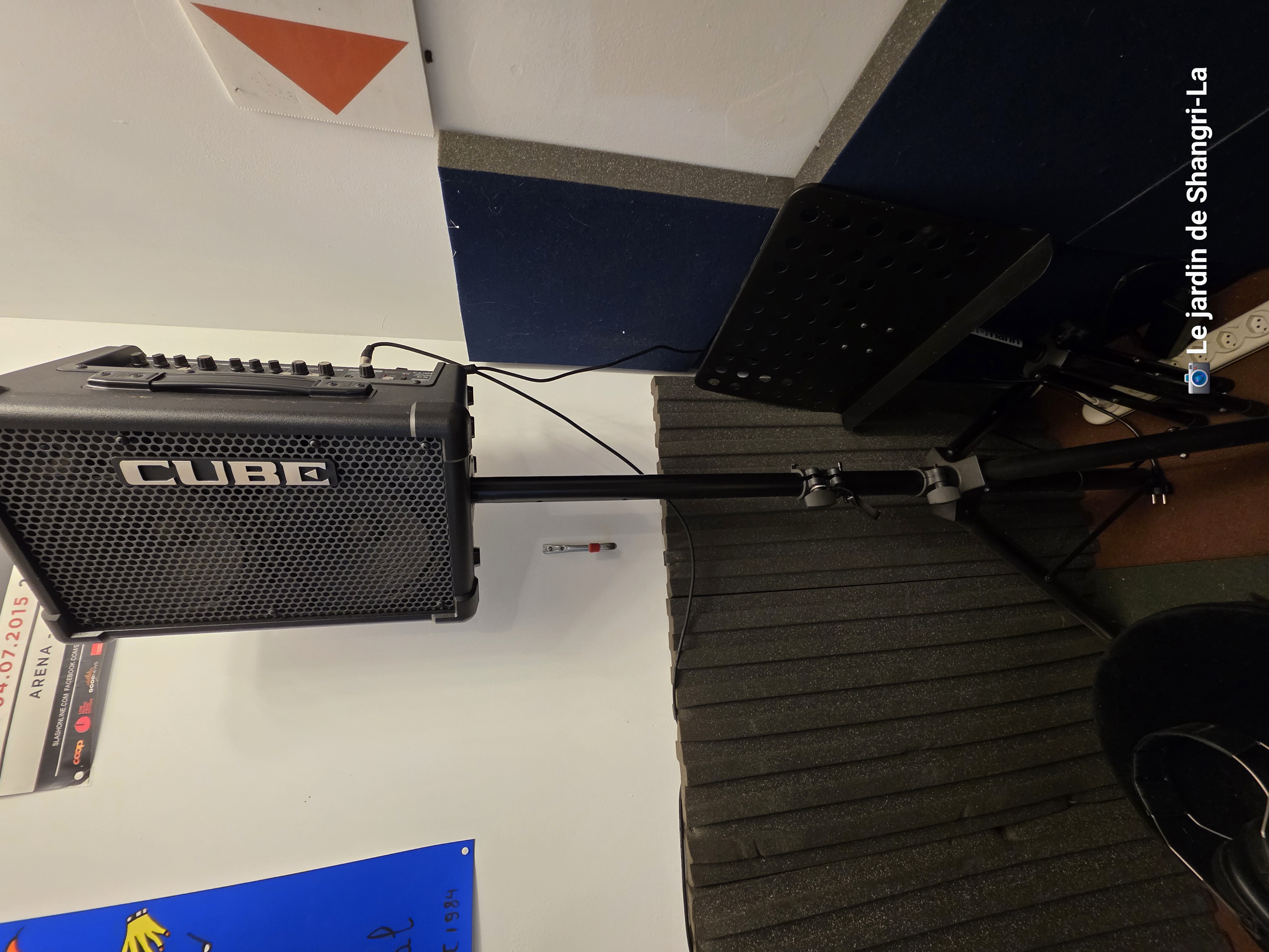 Vend cube roland street EX avec pied + housse et housse pied