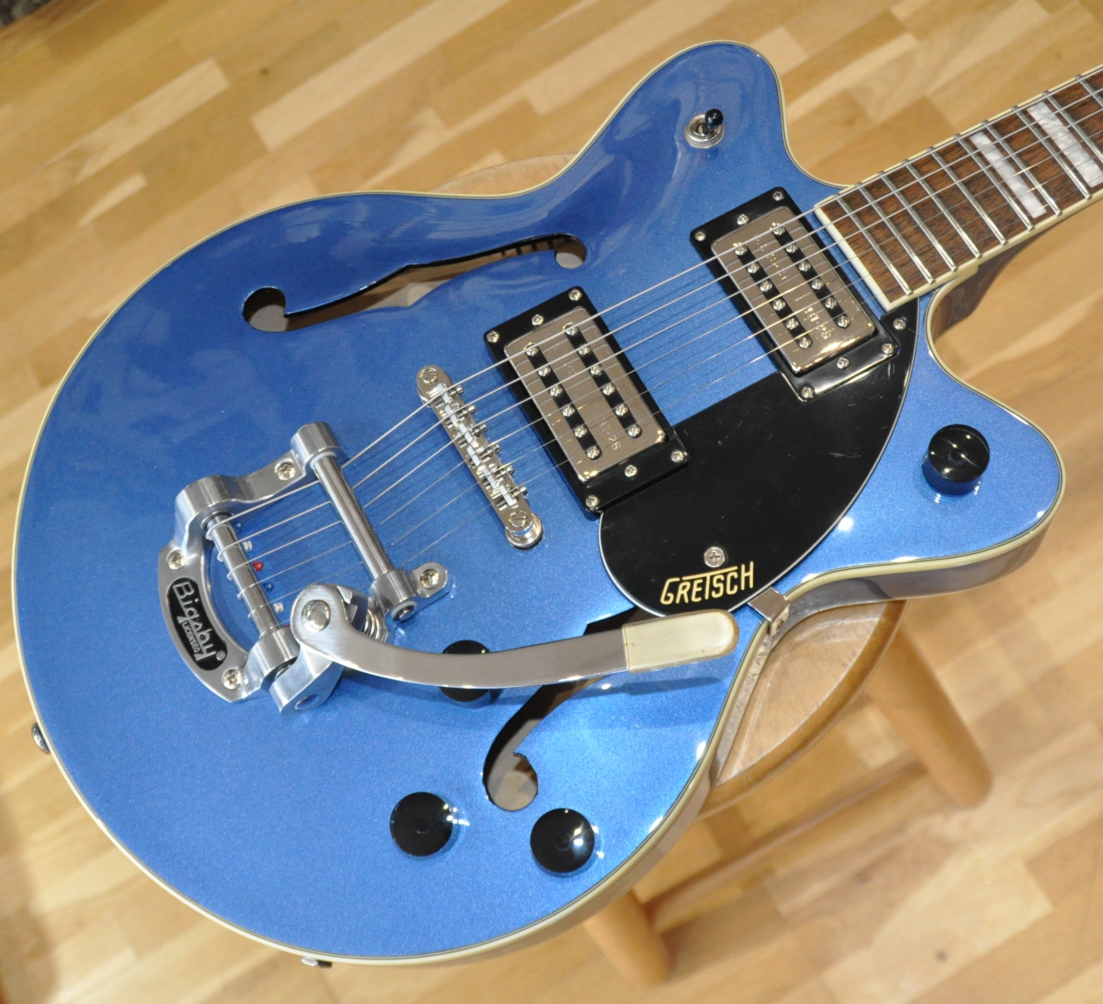 Gretsch G2655T Streamliner Center Block Jr. Double-Cut with Bigsby Fairline Blue