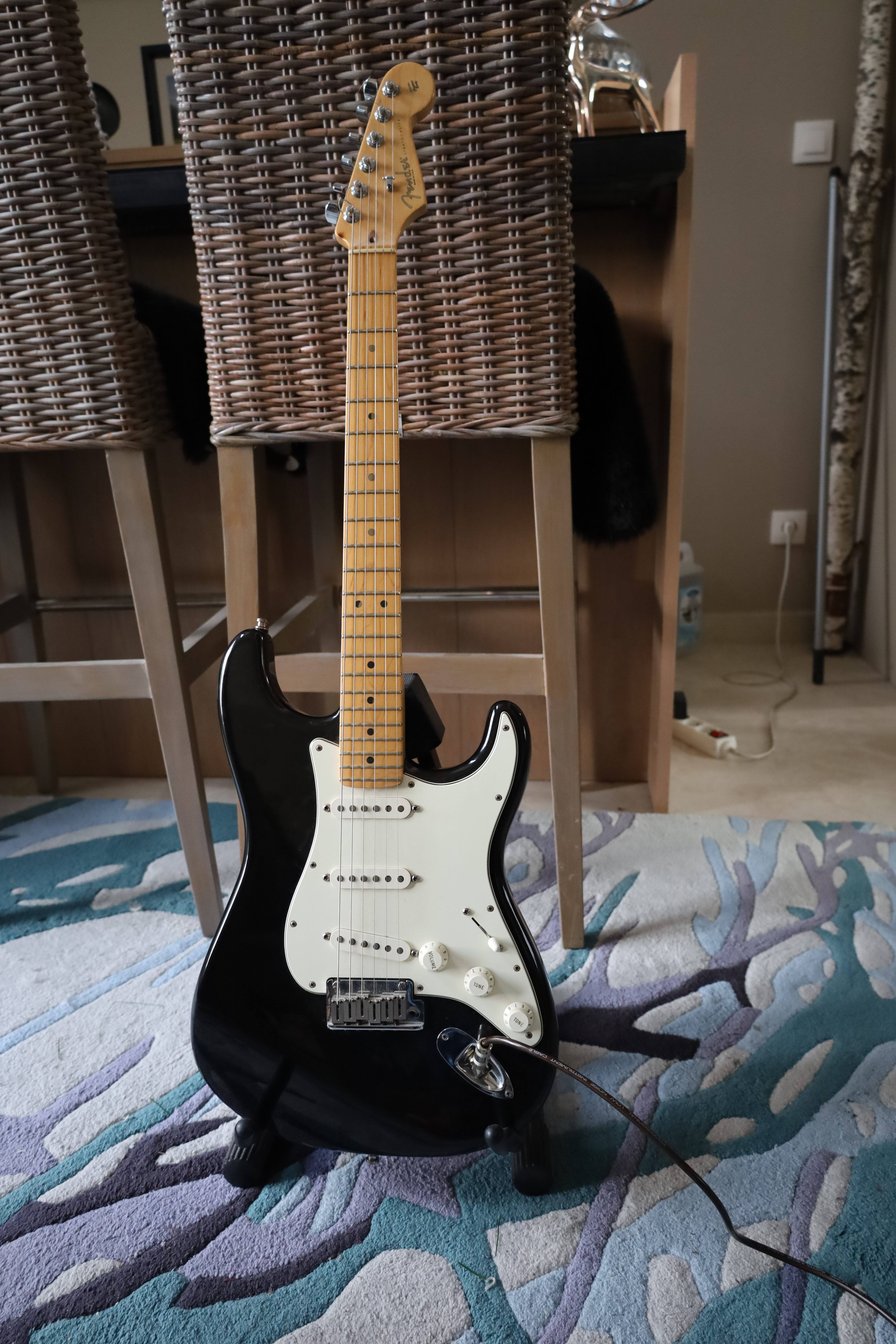 Je vends une Fender Stratocaster California Corona de 2000
