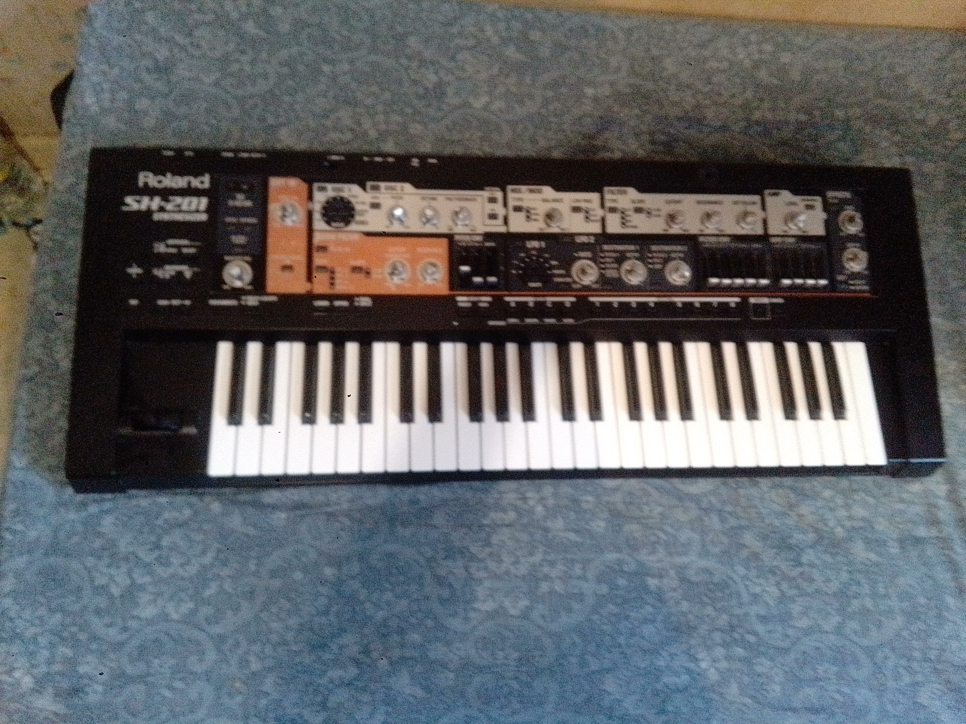 Roland SH-201