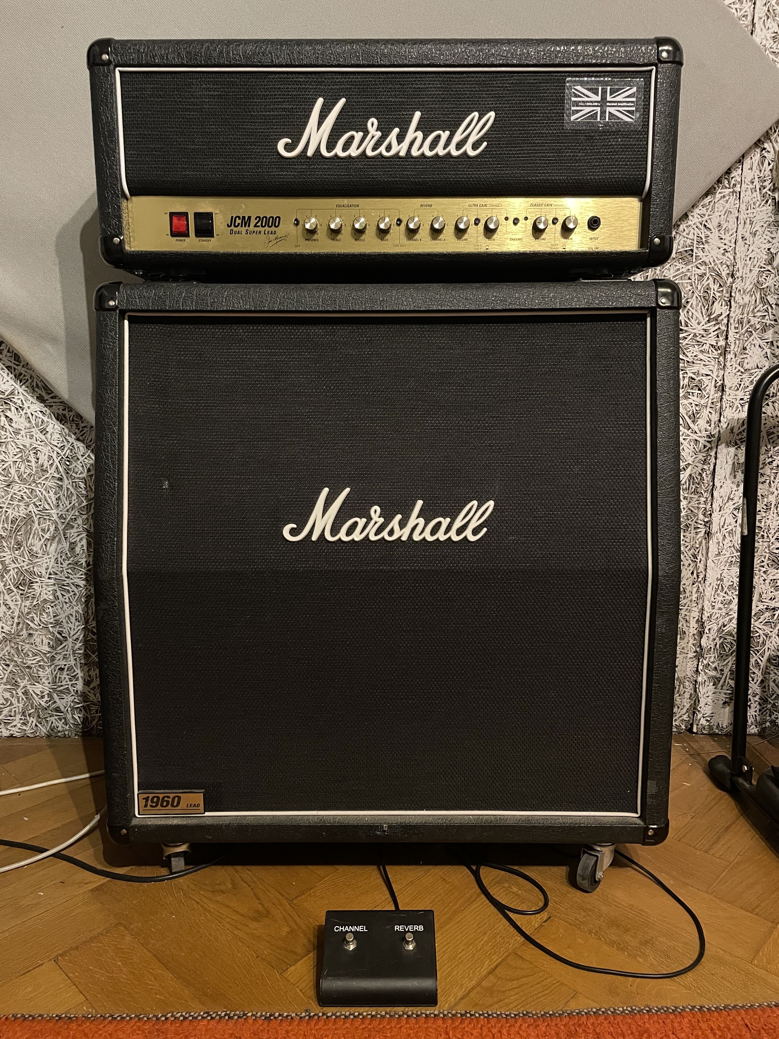 Vend : Tête Marshall JCM2000 DSL100 (possible avec le cab + 300.-)