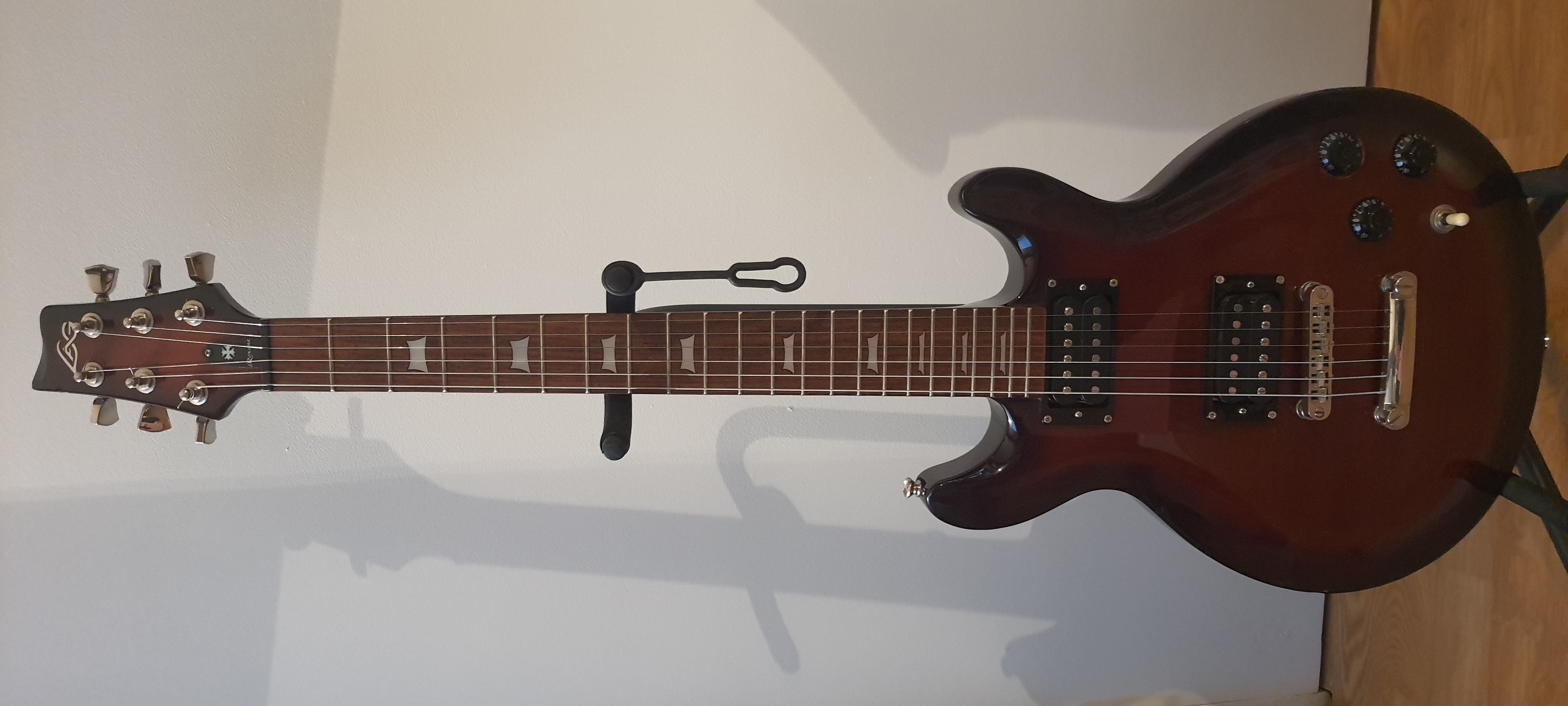 guitare LAG ROXANE RS200 