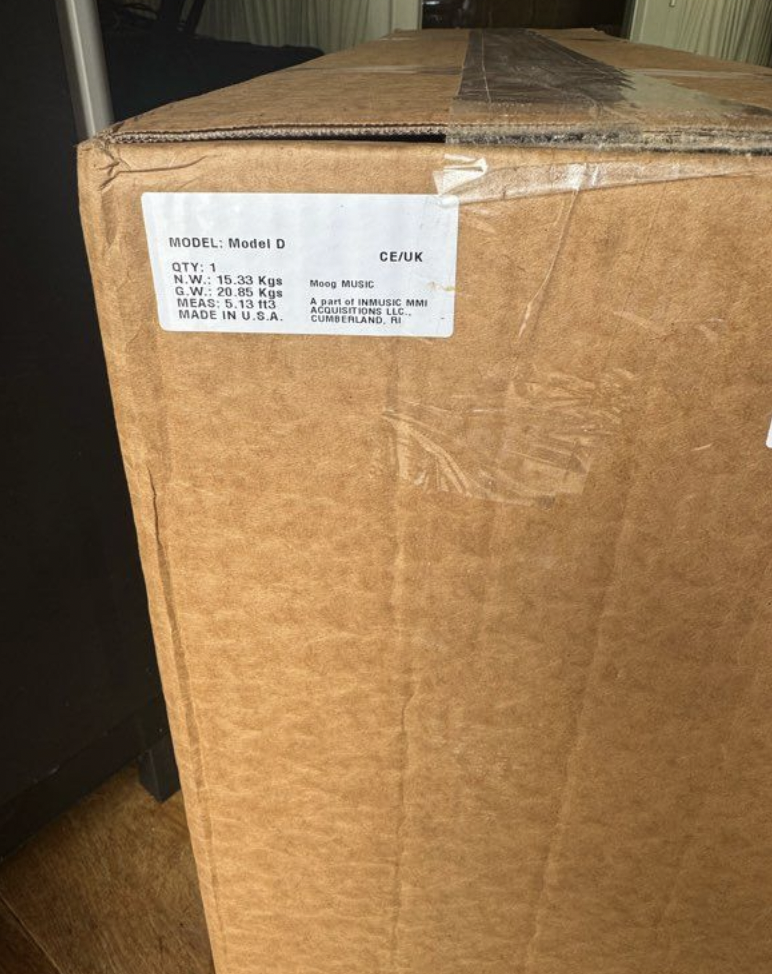 MINIMOOG MODELE D  MODELE 2020 DANS SON CARTON JAMAIS OUVERT 