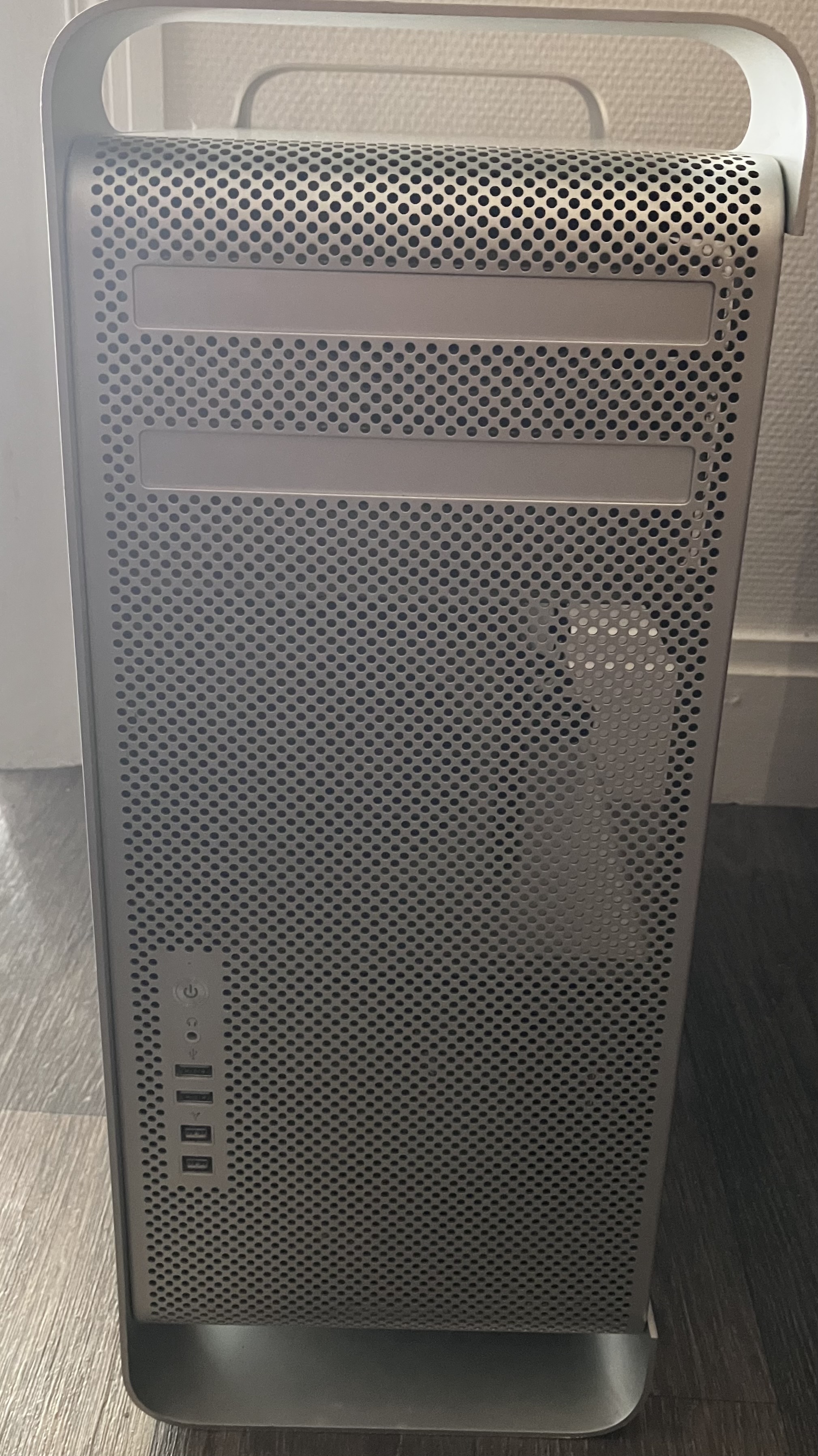 Vend Mac Pro 5,1 - 2x6 coeurs à 3,46hz - 64Go - SSD 512go