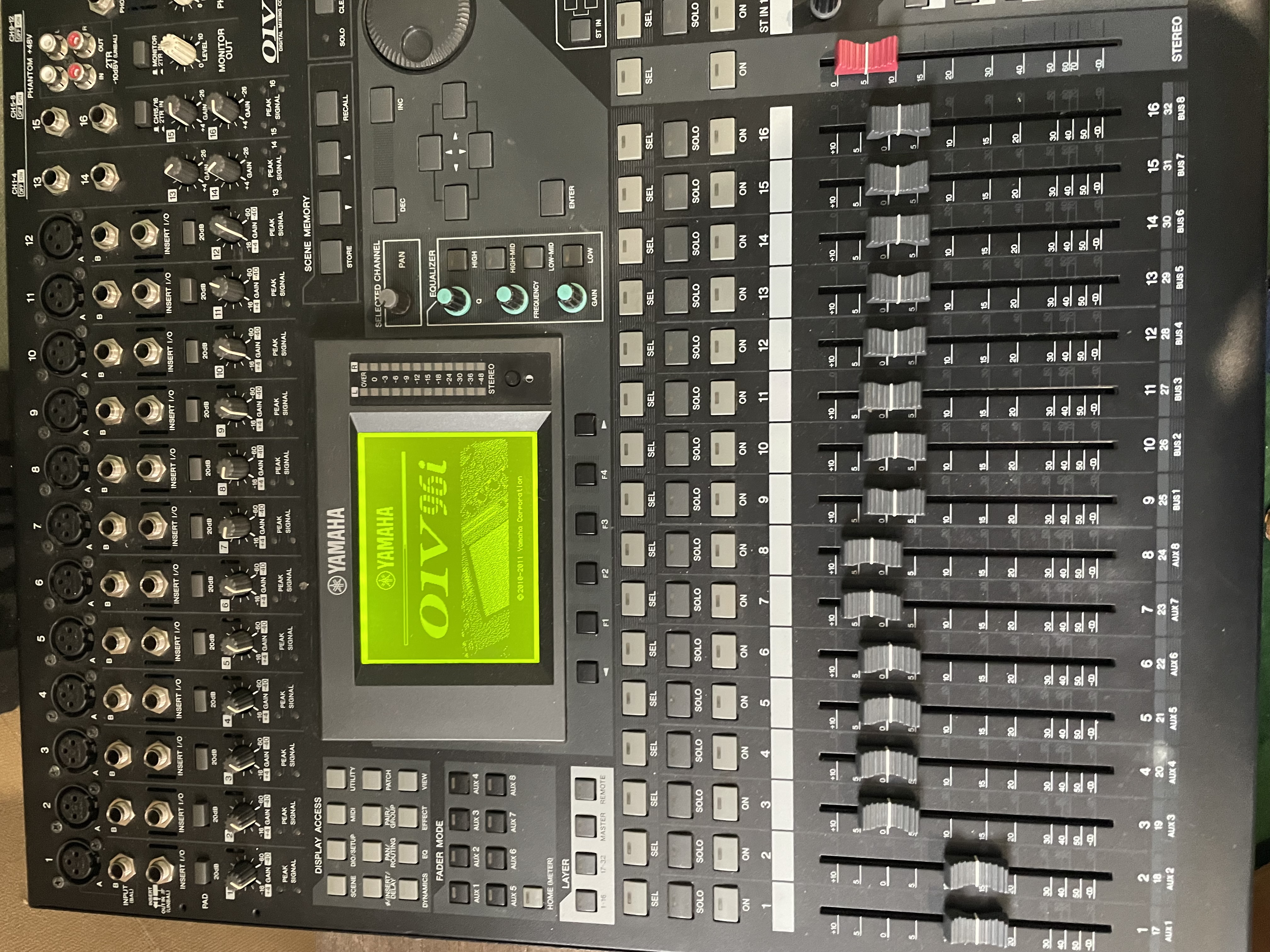 Vends table yamaha 01v96i