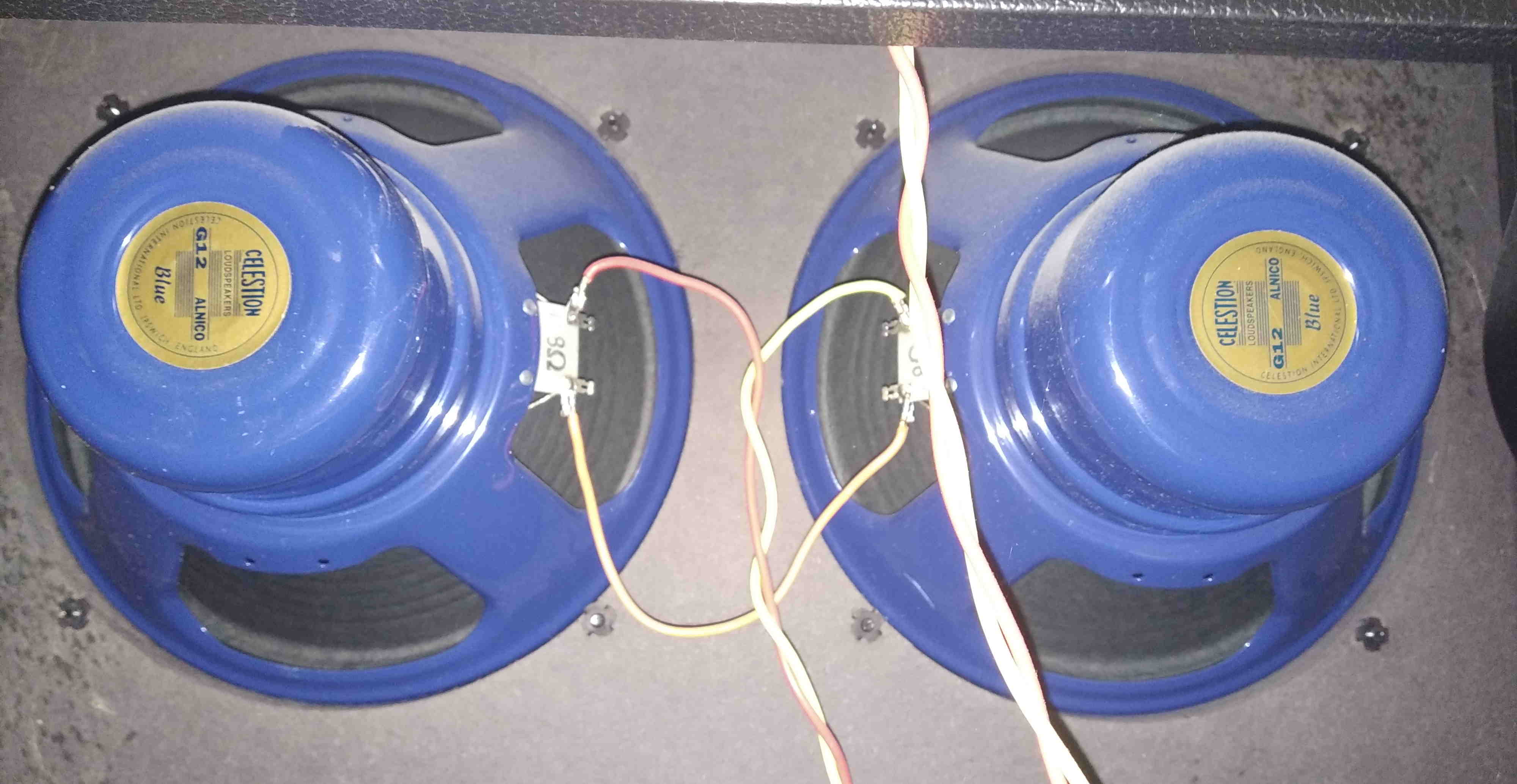 Deux Celestion G12 Alnico Blue 12" 15-Watt 8 Ohm