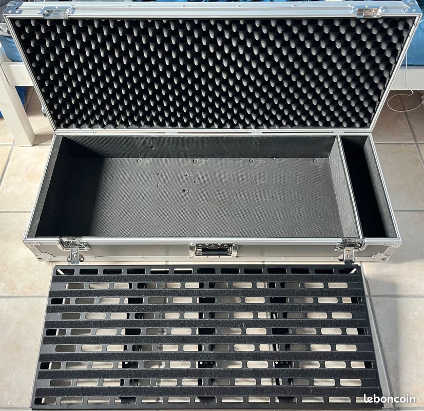 Pedalboard Rockboard CINQUE 5.3 C et son Case Alu