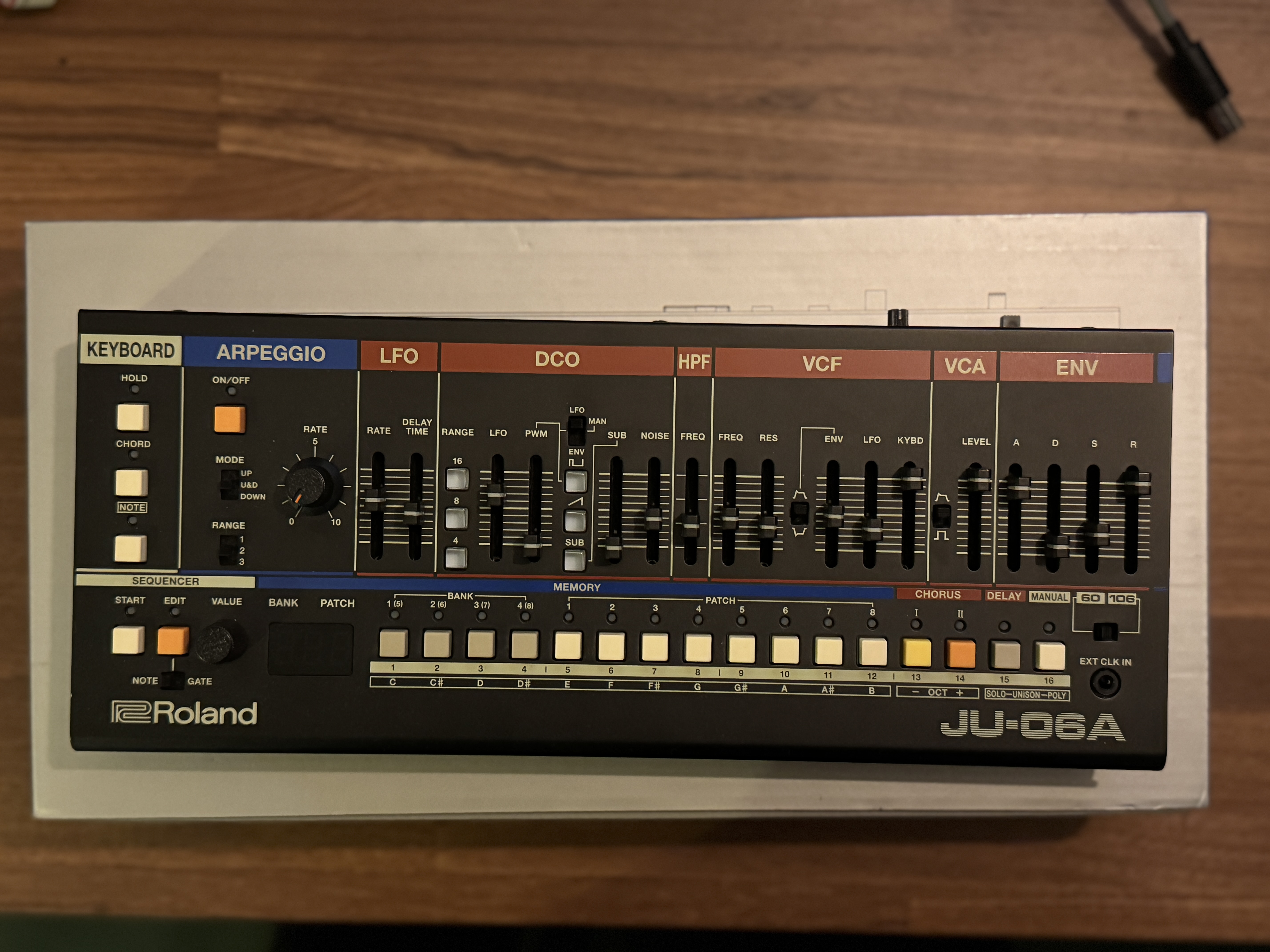 Roland JU-06A