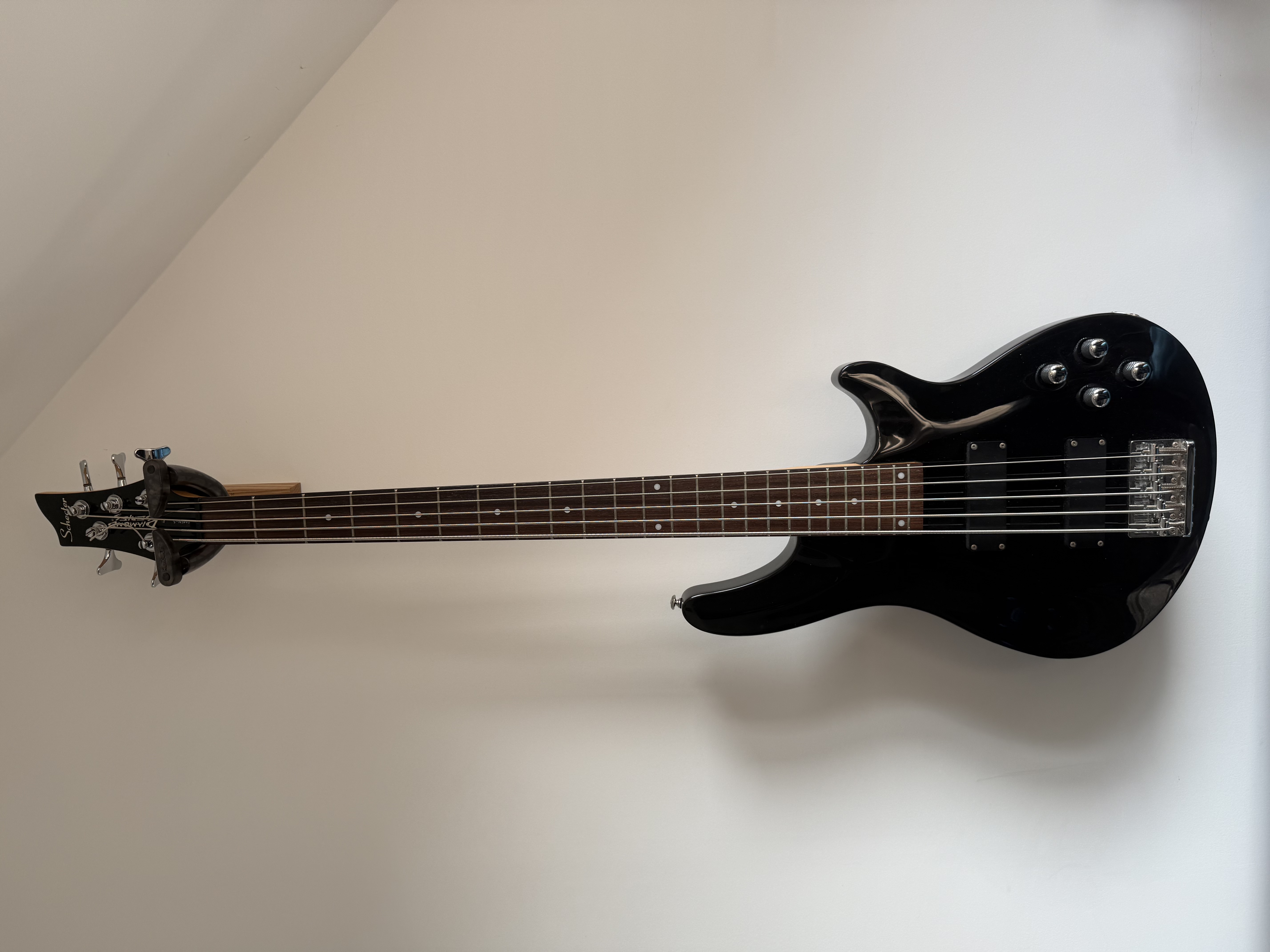 Basse Schecter Omen-5 
