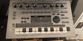 Roland MC-303