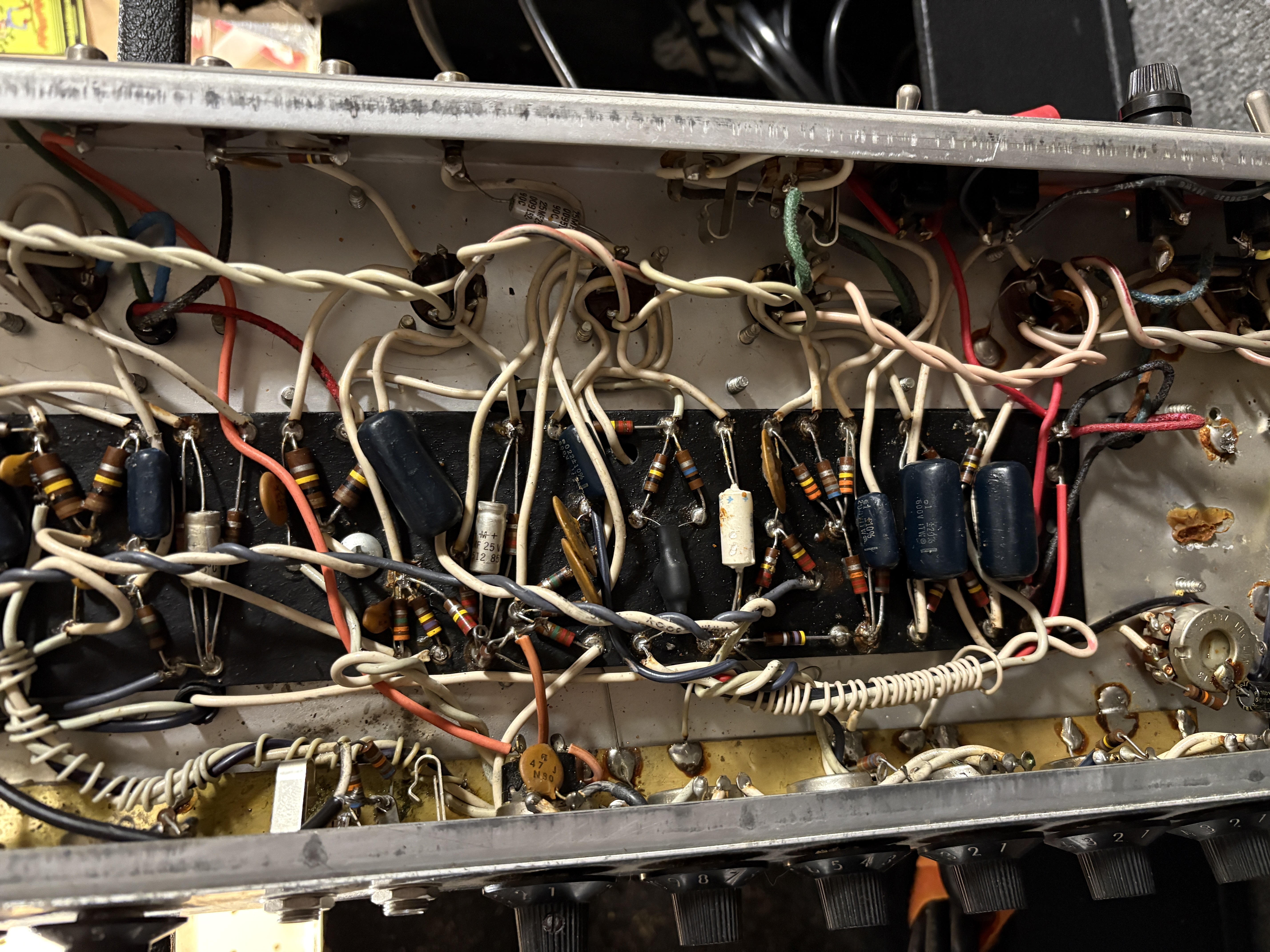 Fender Deluxe Reverb "Silverface" [1968-1982] (99010)