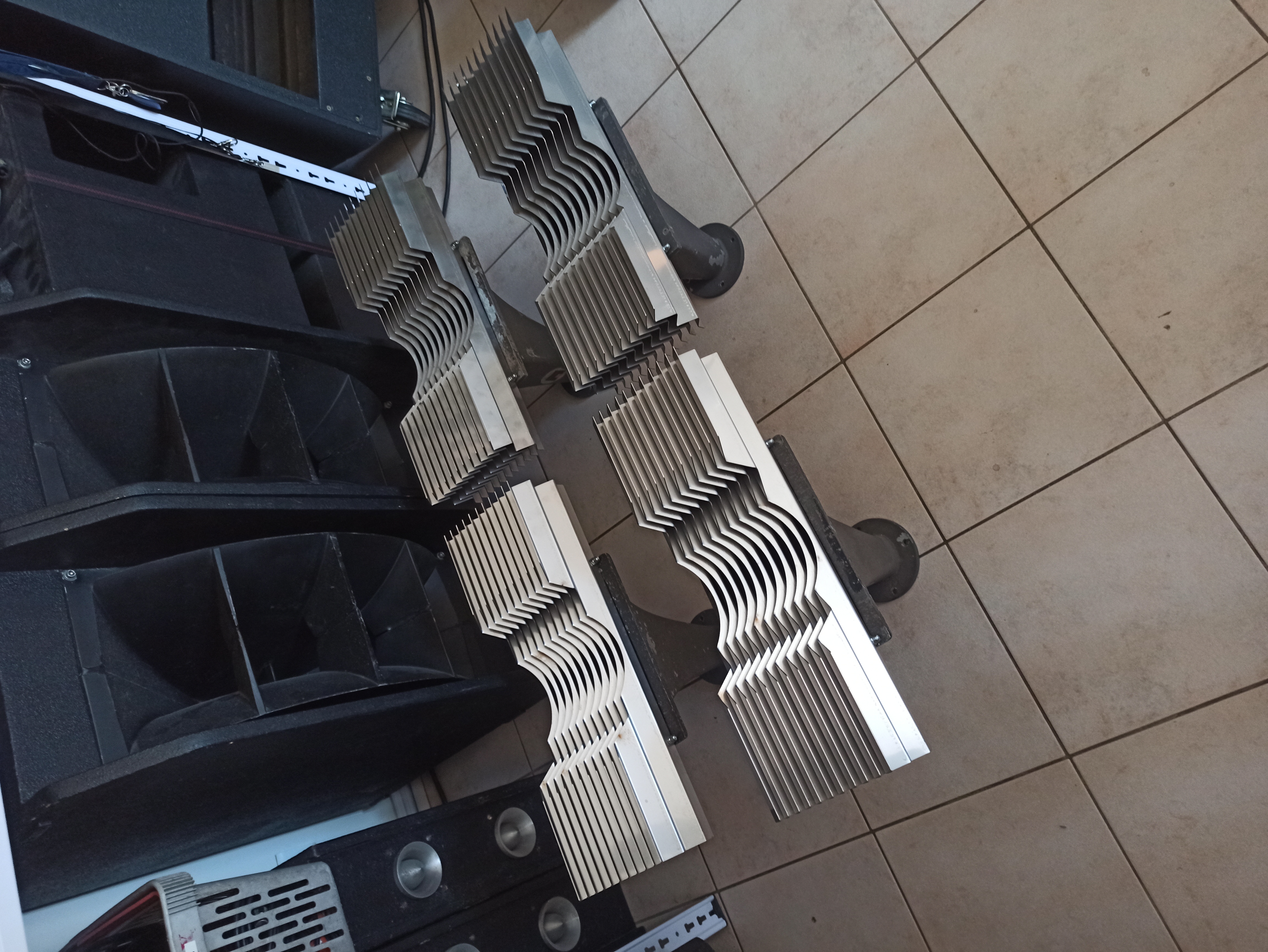 4x pavillons à lentilles JBL 2390