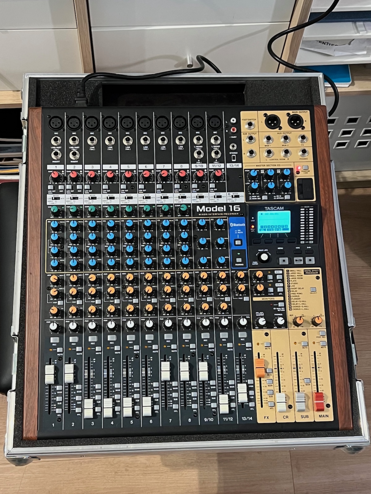 Tascam Model 16 + flight case