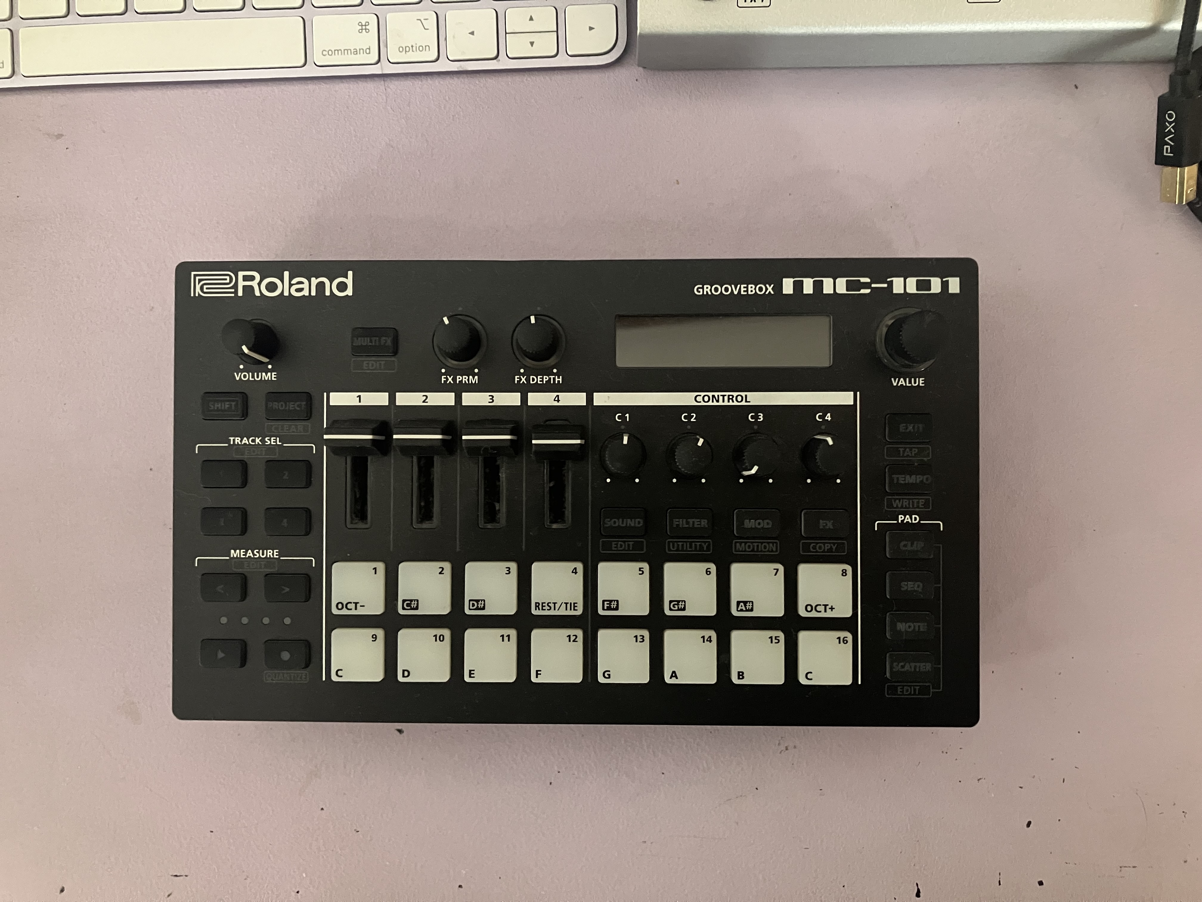 Vends Roland MC 101
