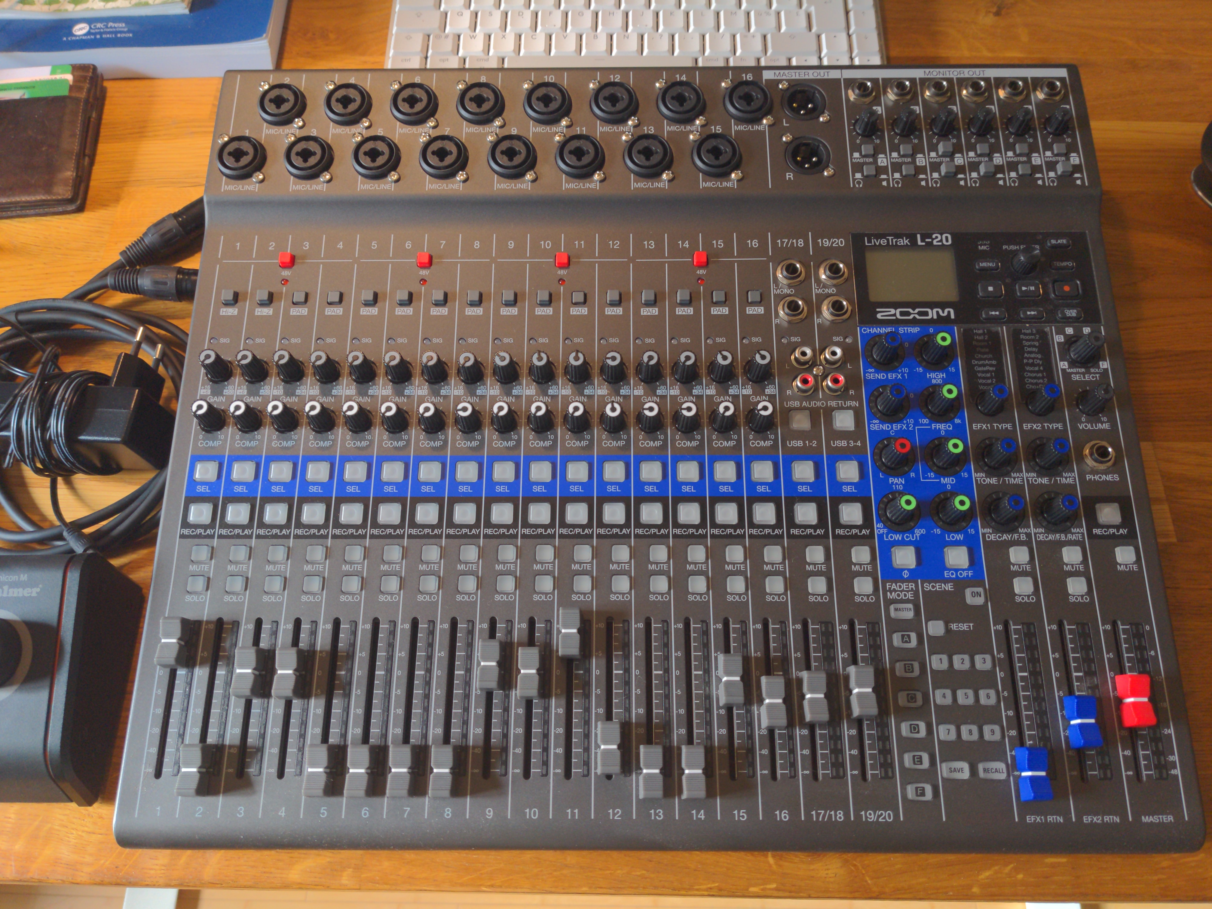 Vends zoom L-20 + contrôle volume monitor 