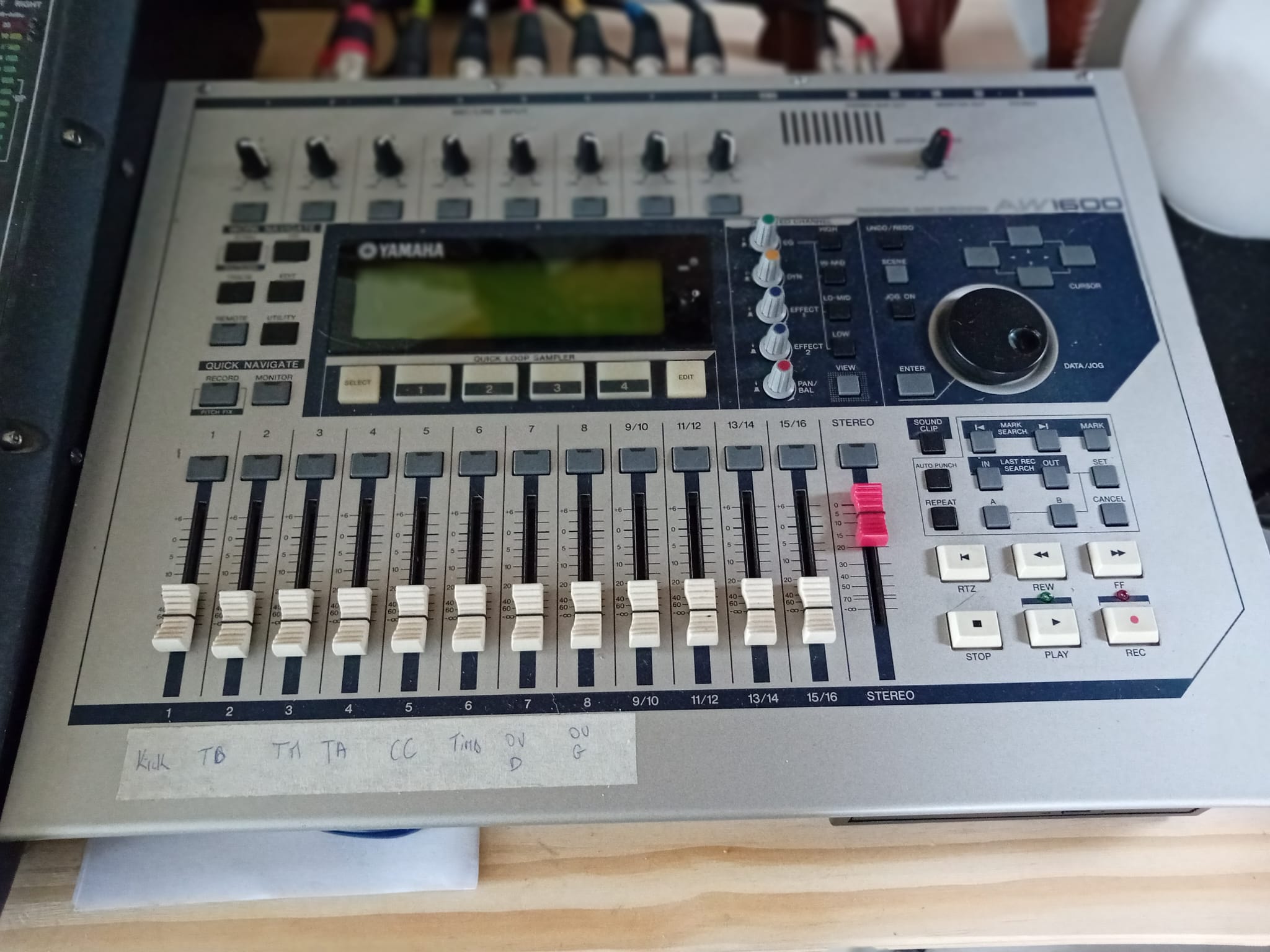 Vends table mixage numerique 16 pistes Yamaha AW1600