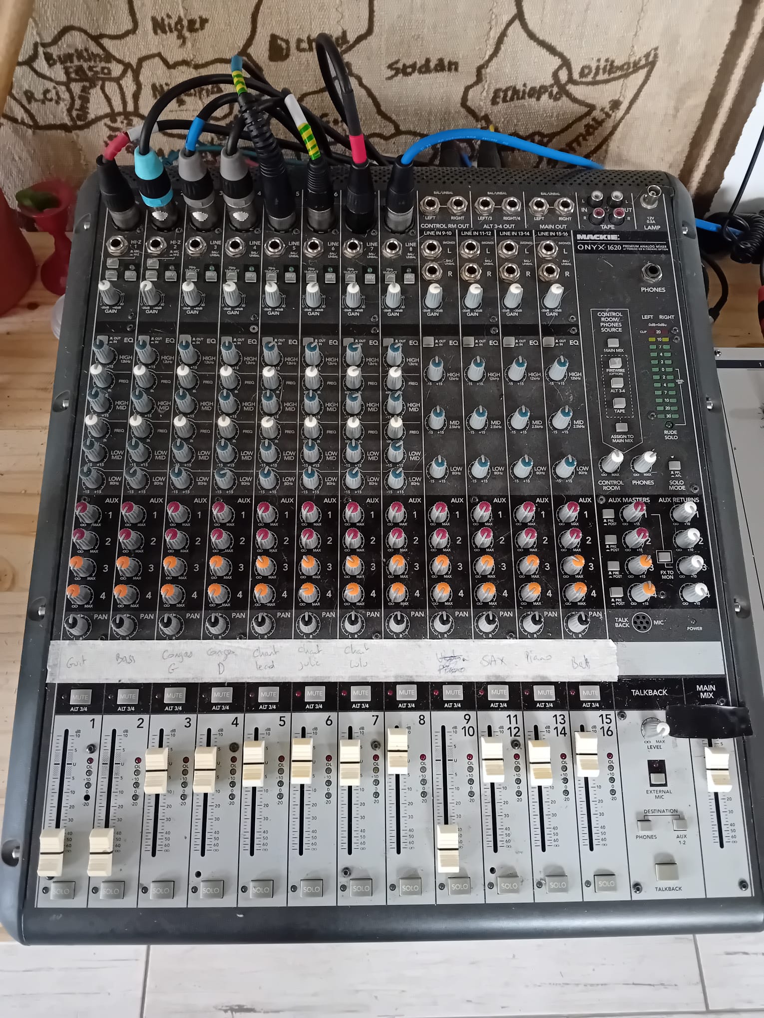 Vends Mackie Onyx 1620 + multi-effets Lexicon MX200