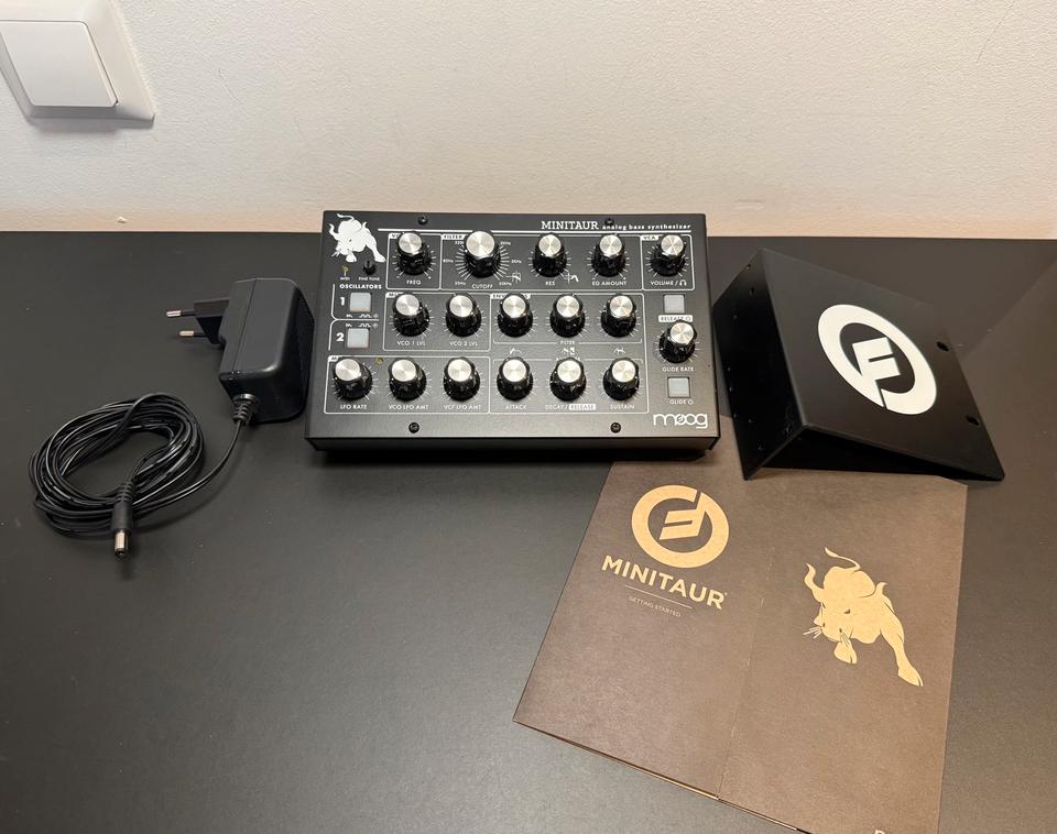 Synthétiseur de basse analogique Minitaur