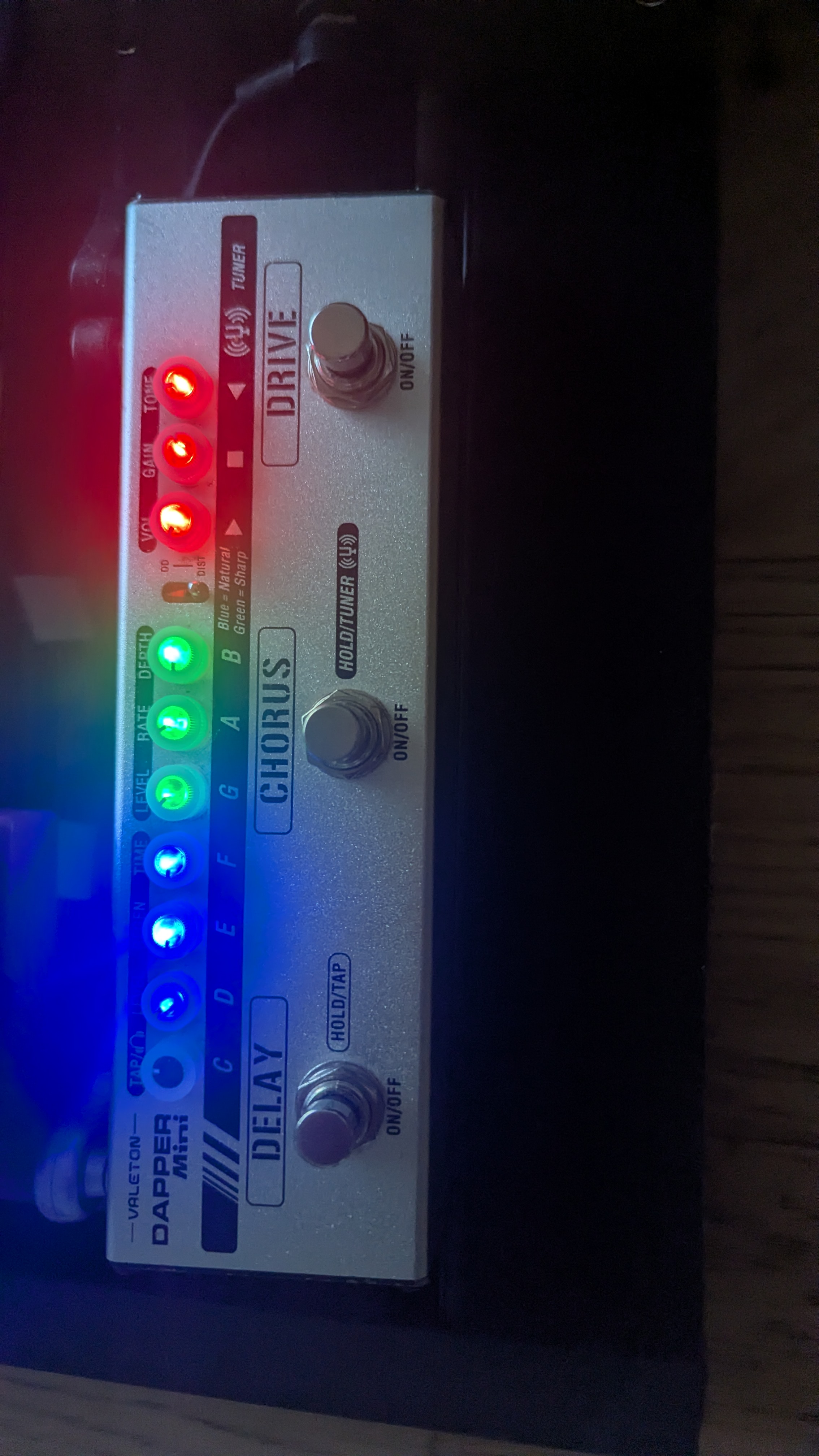 Dapper mini ou un multi-effets dans la poche d'un jeans 