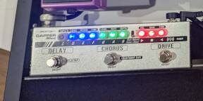 Dapper mini ou un multi-effets dans la poche d'un jeans