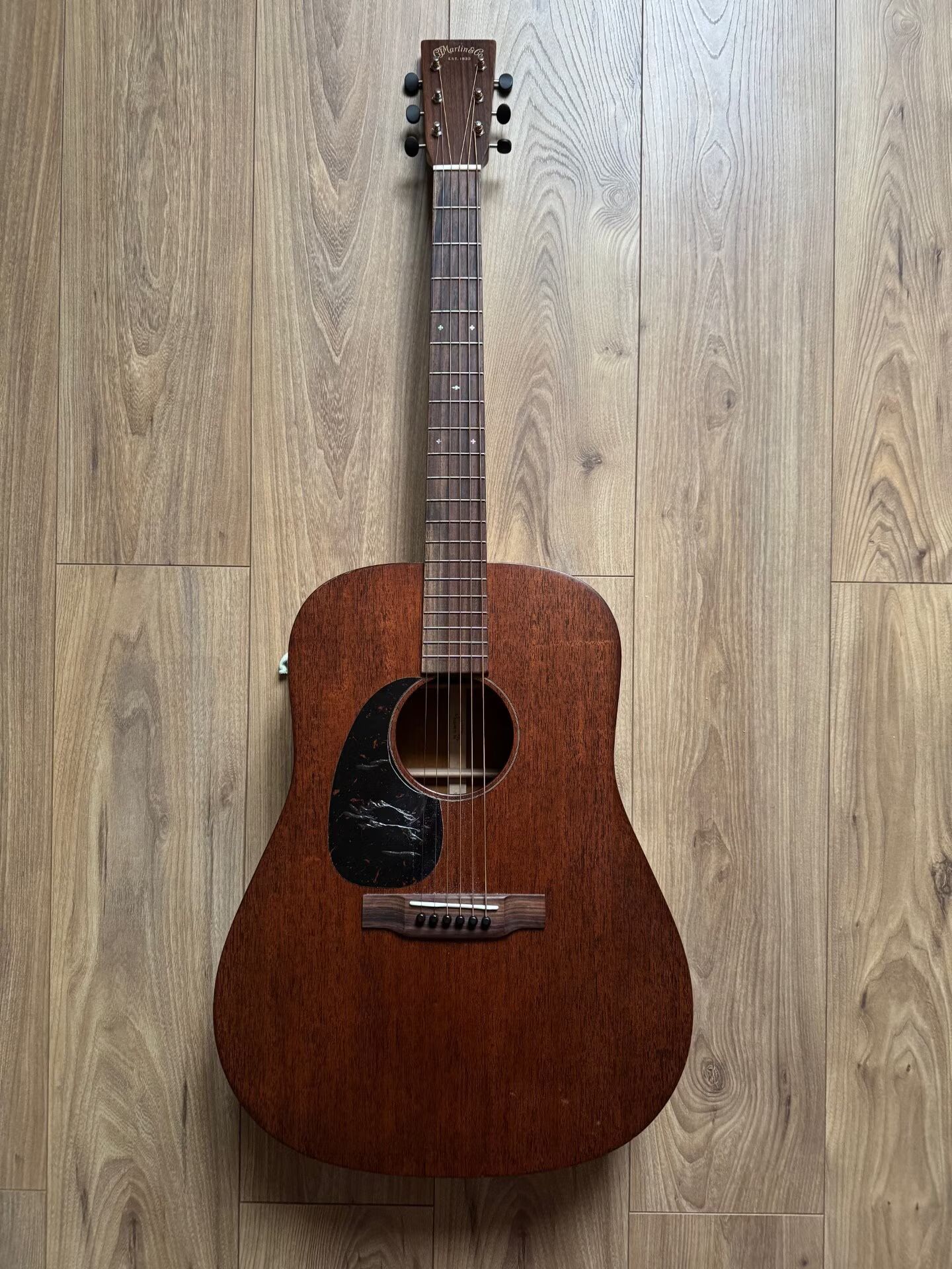 Martin D-15M (gaucher)