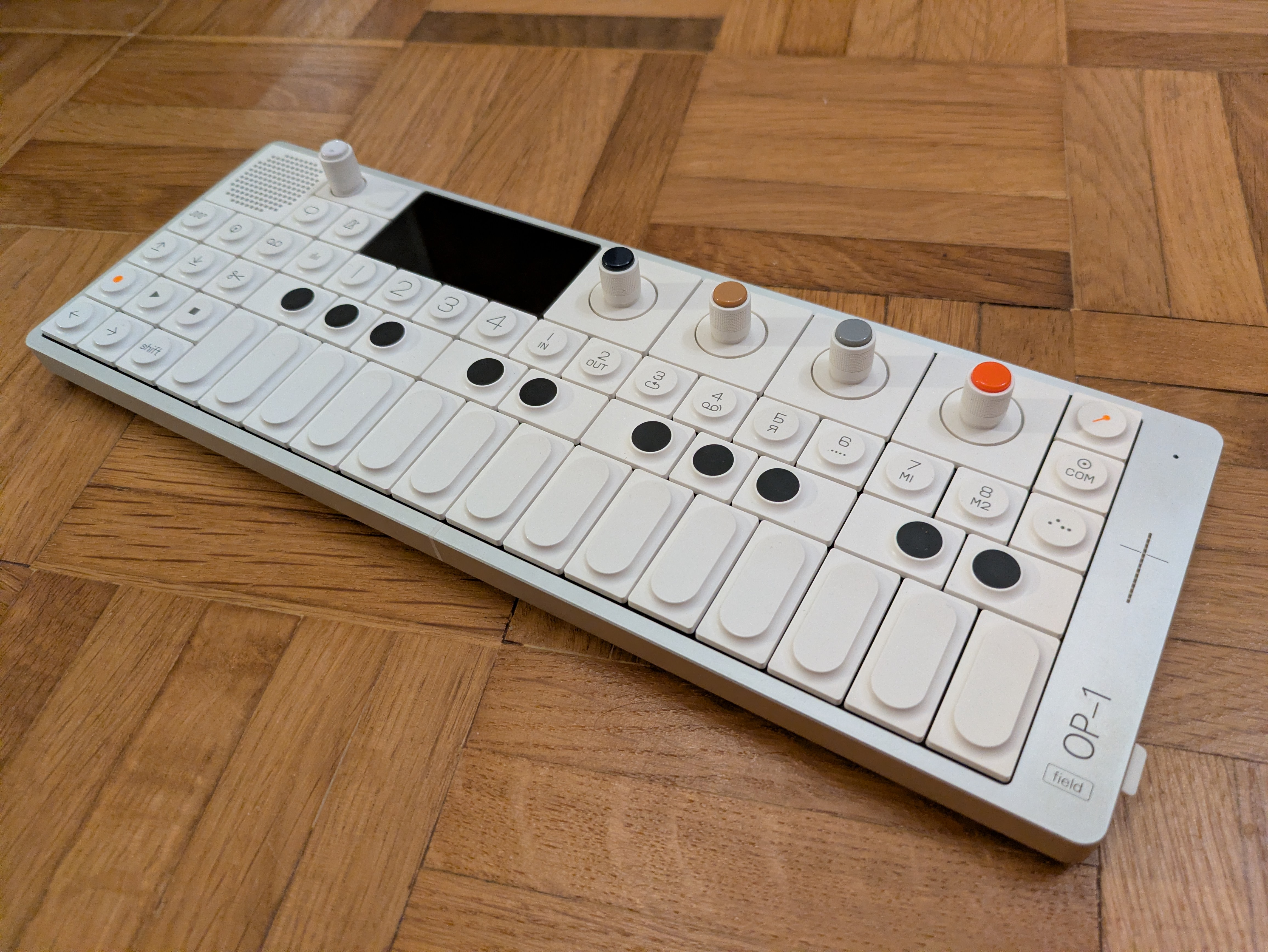 Teenage Engineering OP–1 Field (84665)