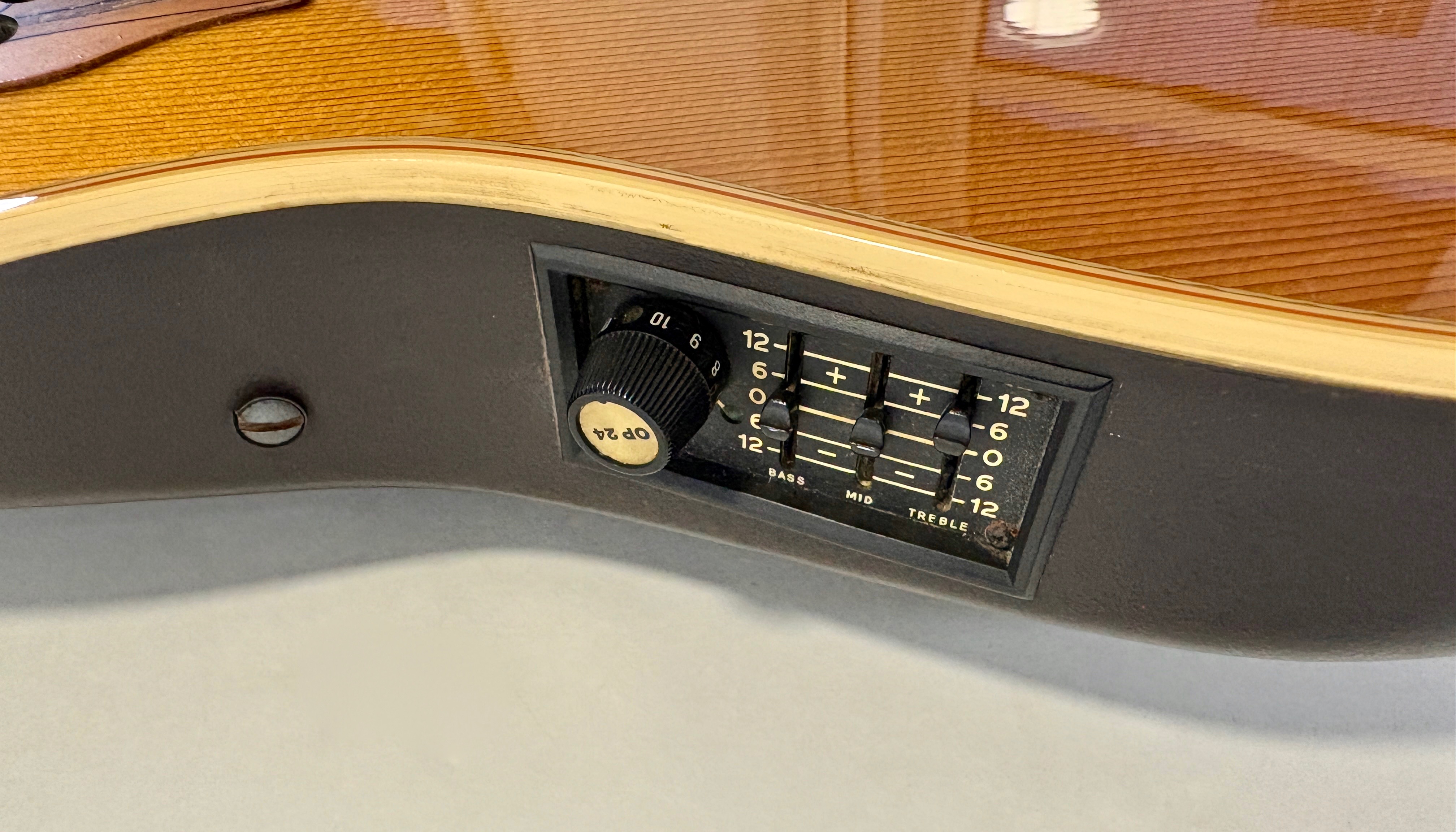 Ovation Elite 1868 (40793)