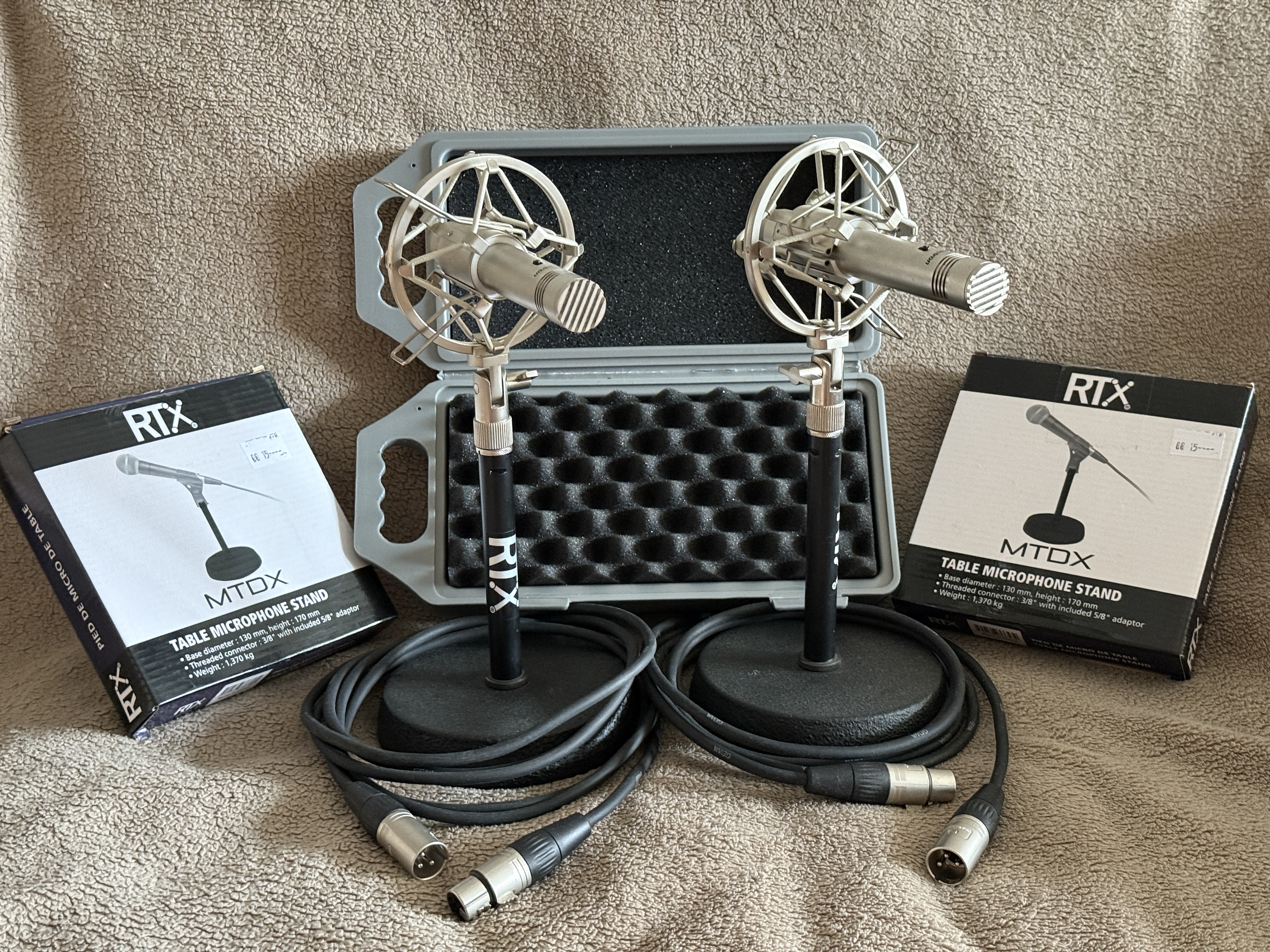 2 Micros Alctron T-02A fine membrane avec suspensions, câbles XLR et trépieds 