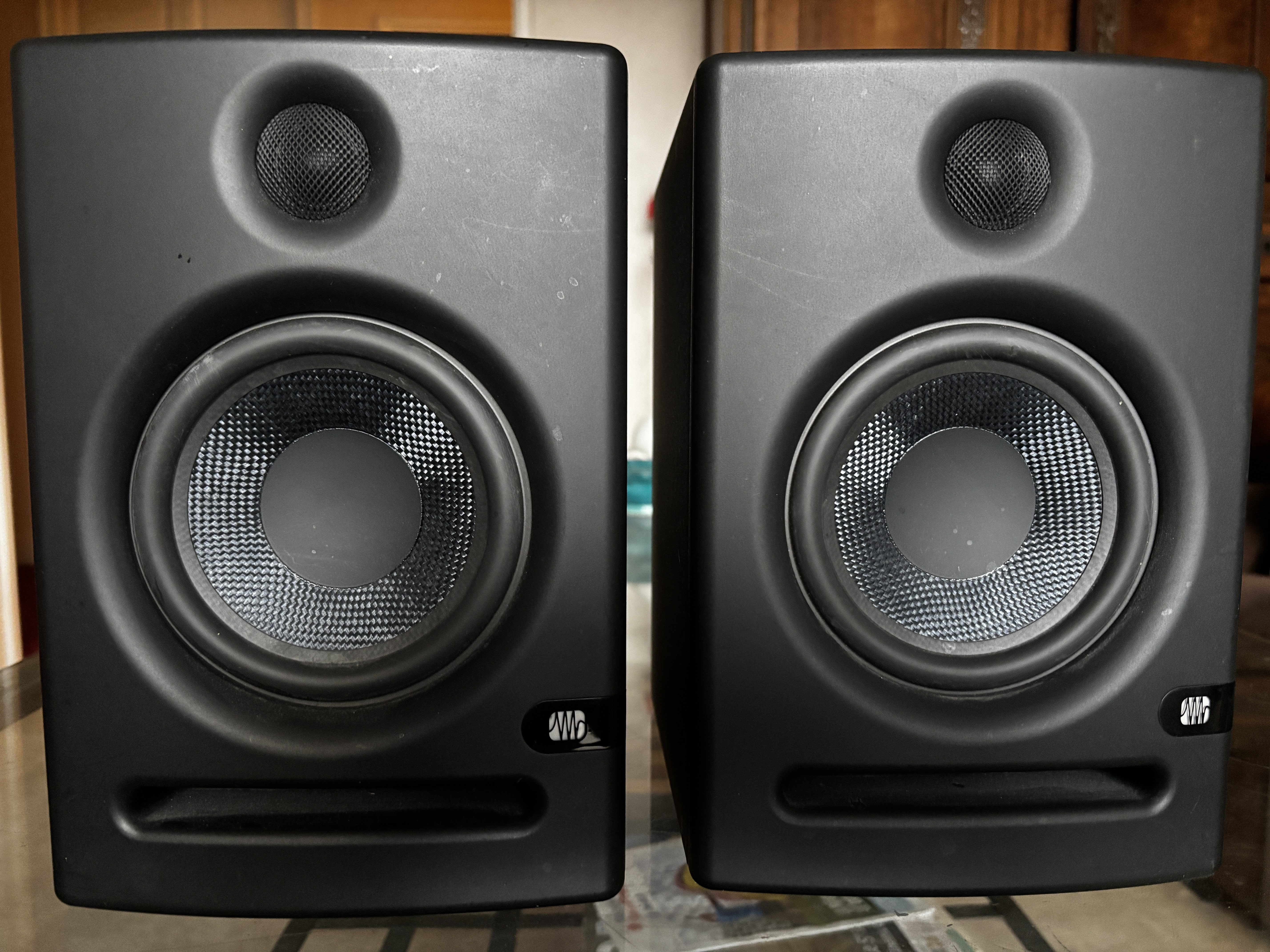 la paire d'enceintes de monitoring Presonus Eris E5