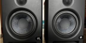la paire d'enceintes de monitoring Presonus Eris E5