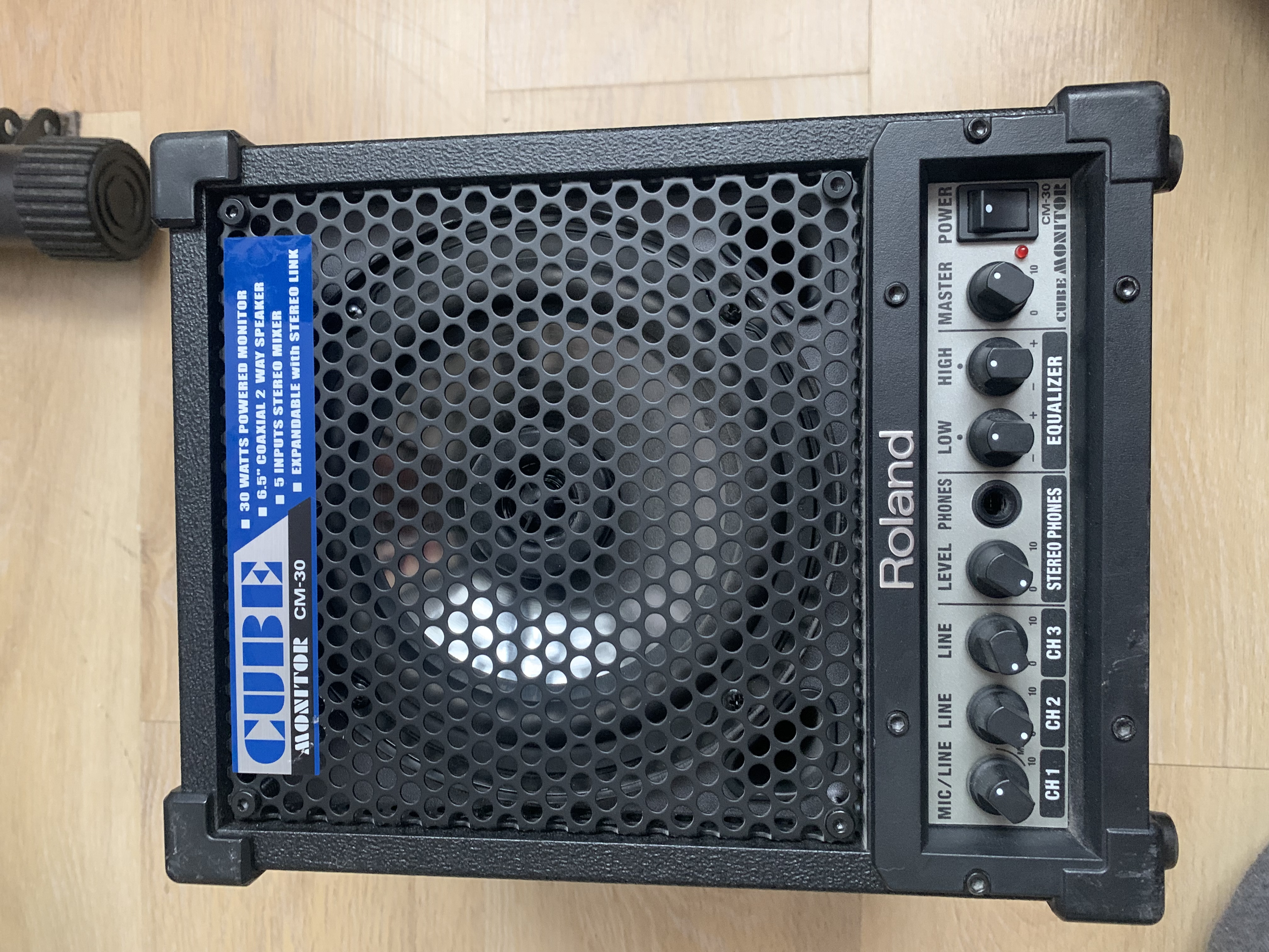 Roland Cube CM-30