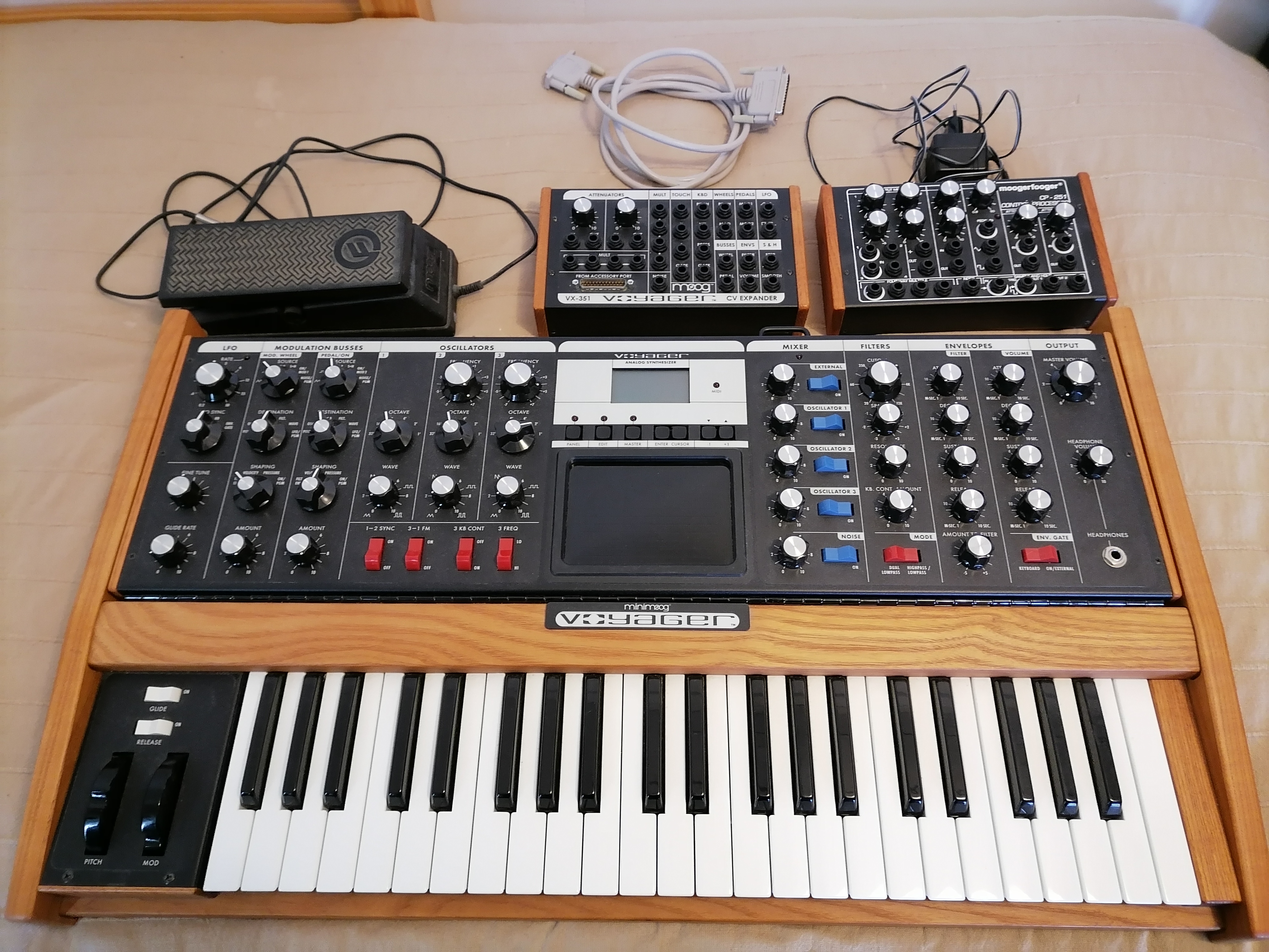 Moog Voyager Performer Edition + VX-351 CV Expander + Moogerfooger CP-251 Control Processor + Pédale d'expression