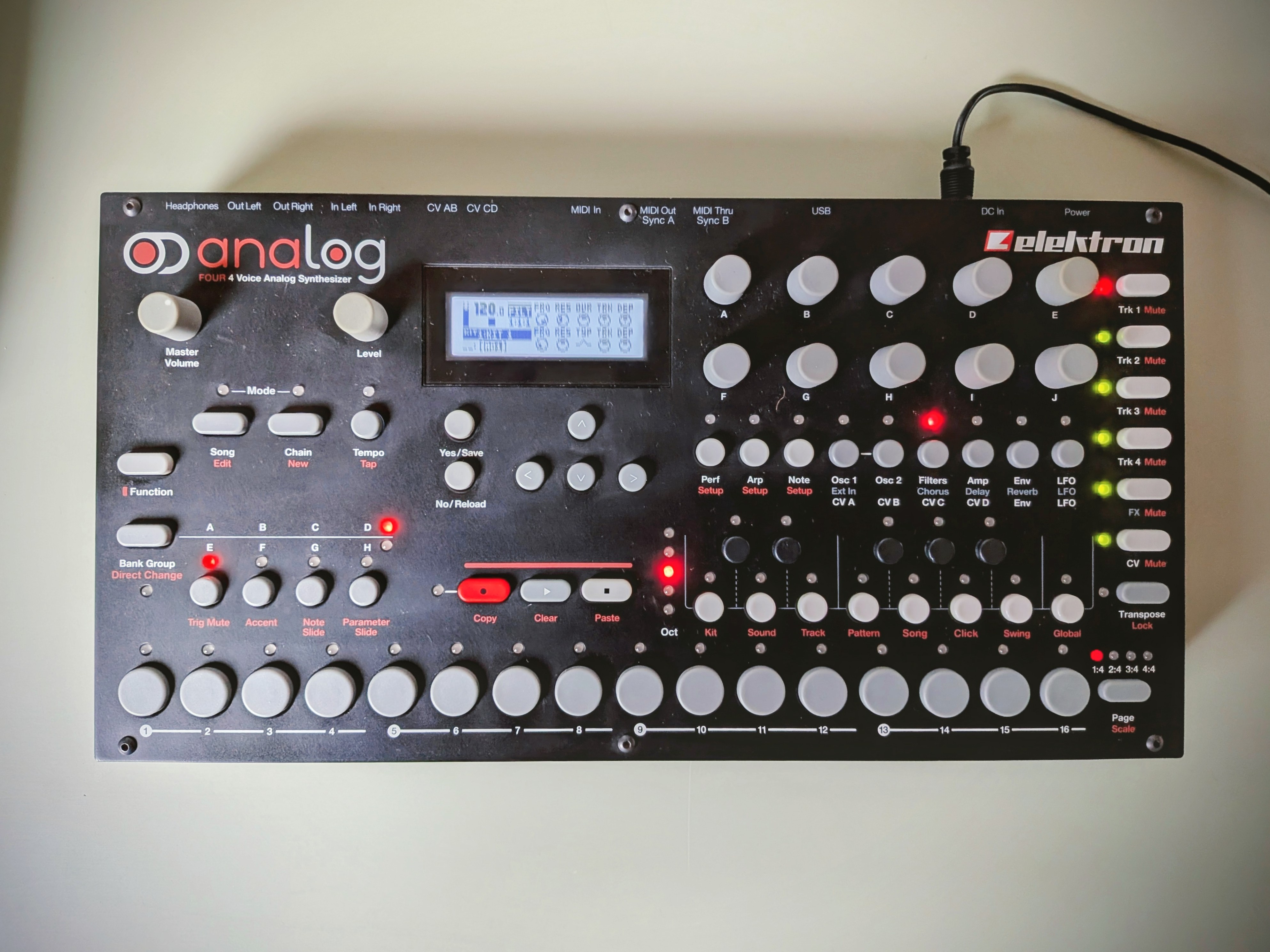 Vends Analog Four MkI